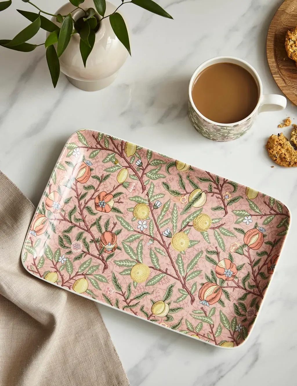 Morris & Co. Fruit Serving Tray - Pink, Porcelain product