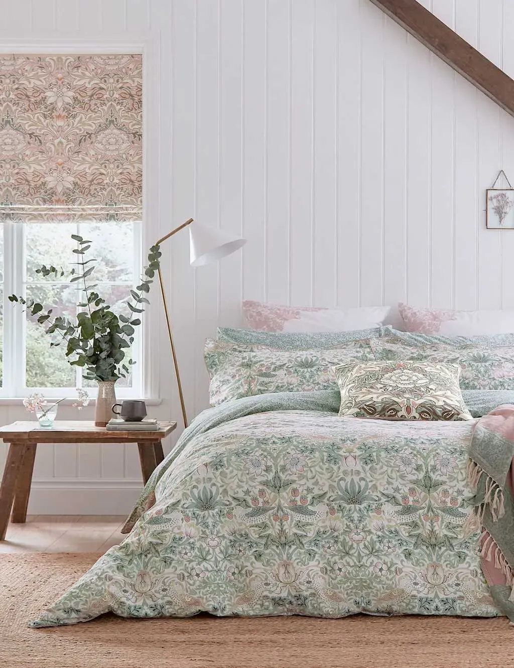Strawberry Thief Cochineal Bedding Set - Pink Mix, Cotton product