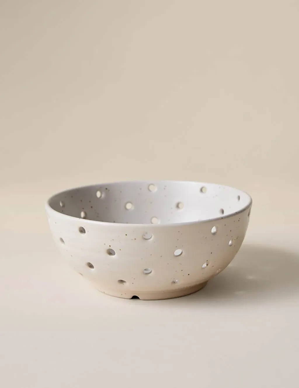 Berry Medium Colander - Neutral, Ceramic product