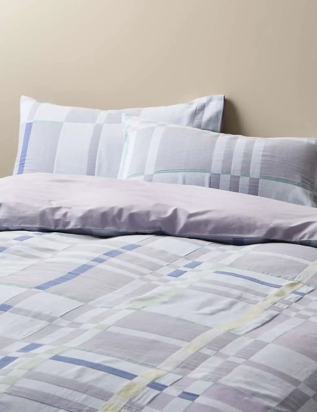 Pure Cotton Abstract Checked Bedding Set - Lilac Mix product