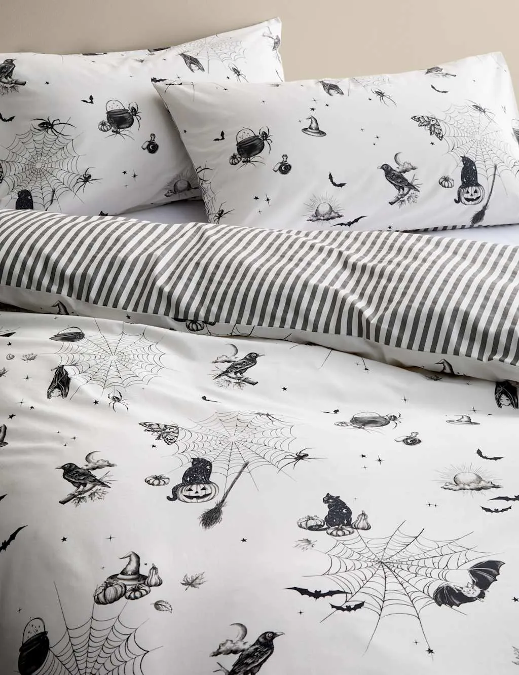 Cotton Rich Halloween Printed Bedding Set - Black Mix product