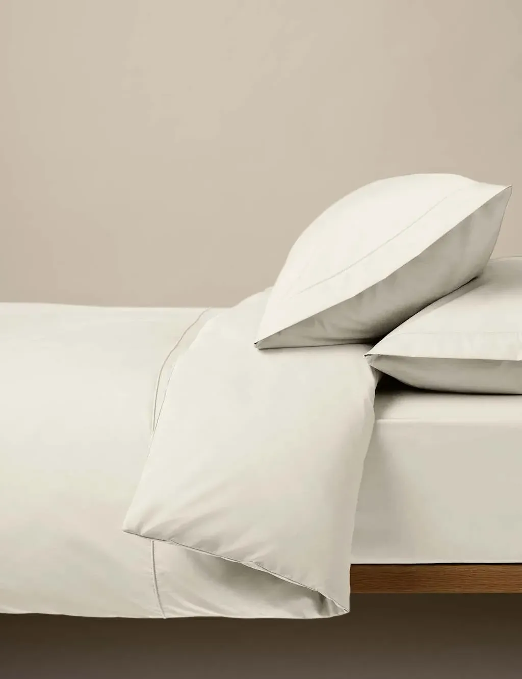Egyptian Cotton 230 Thread Count Crisp Bedding Set - Cream product