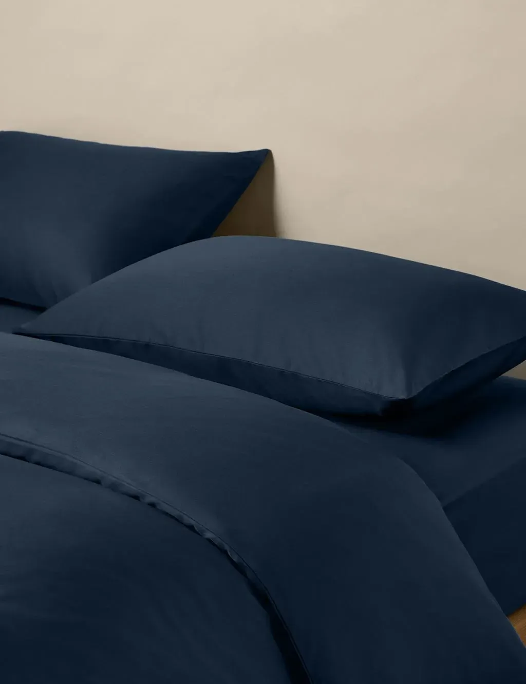 Egyptian Cotton 400 Thread Count Bedding Set - Navy product
