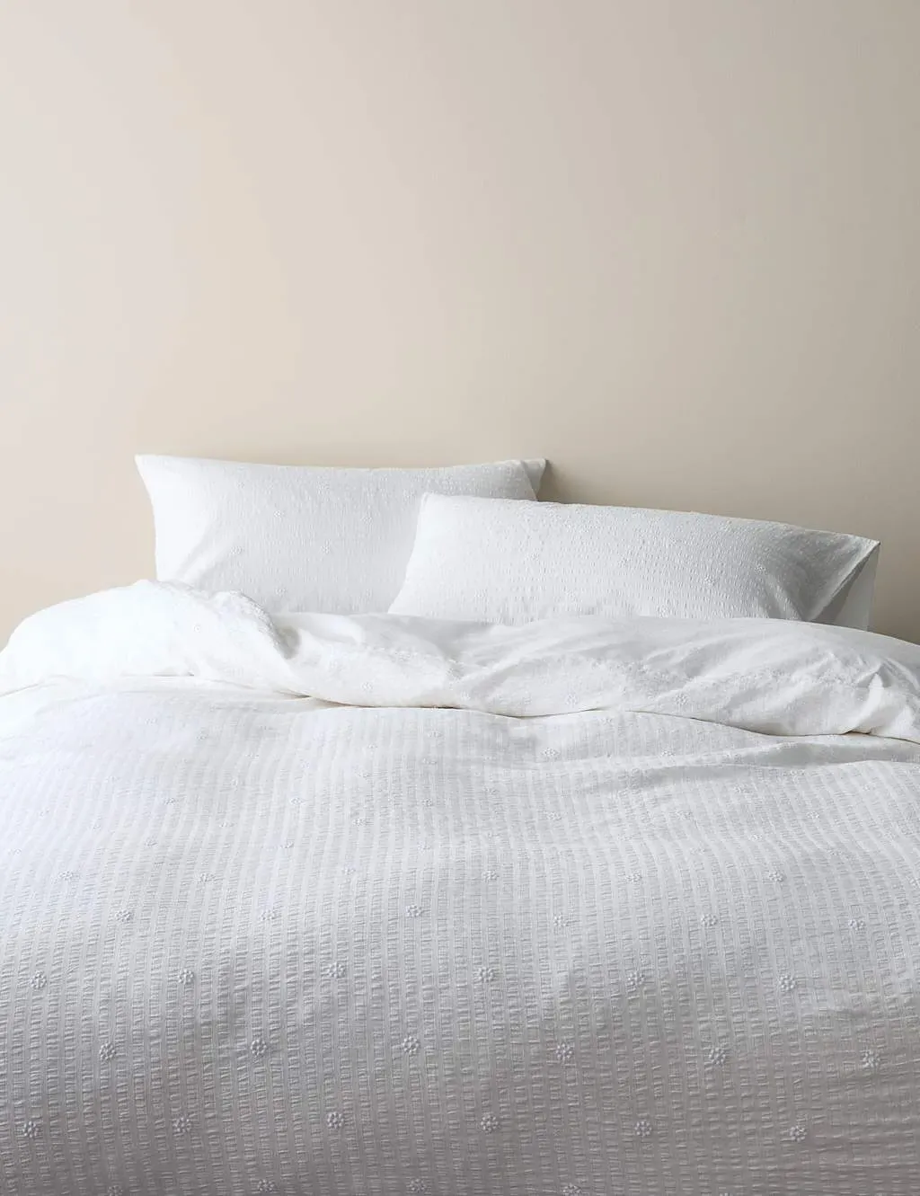 Embroidered Floral Seersucker Bedding Set - White product