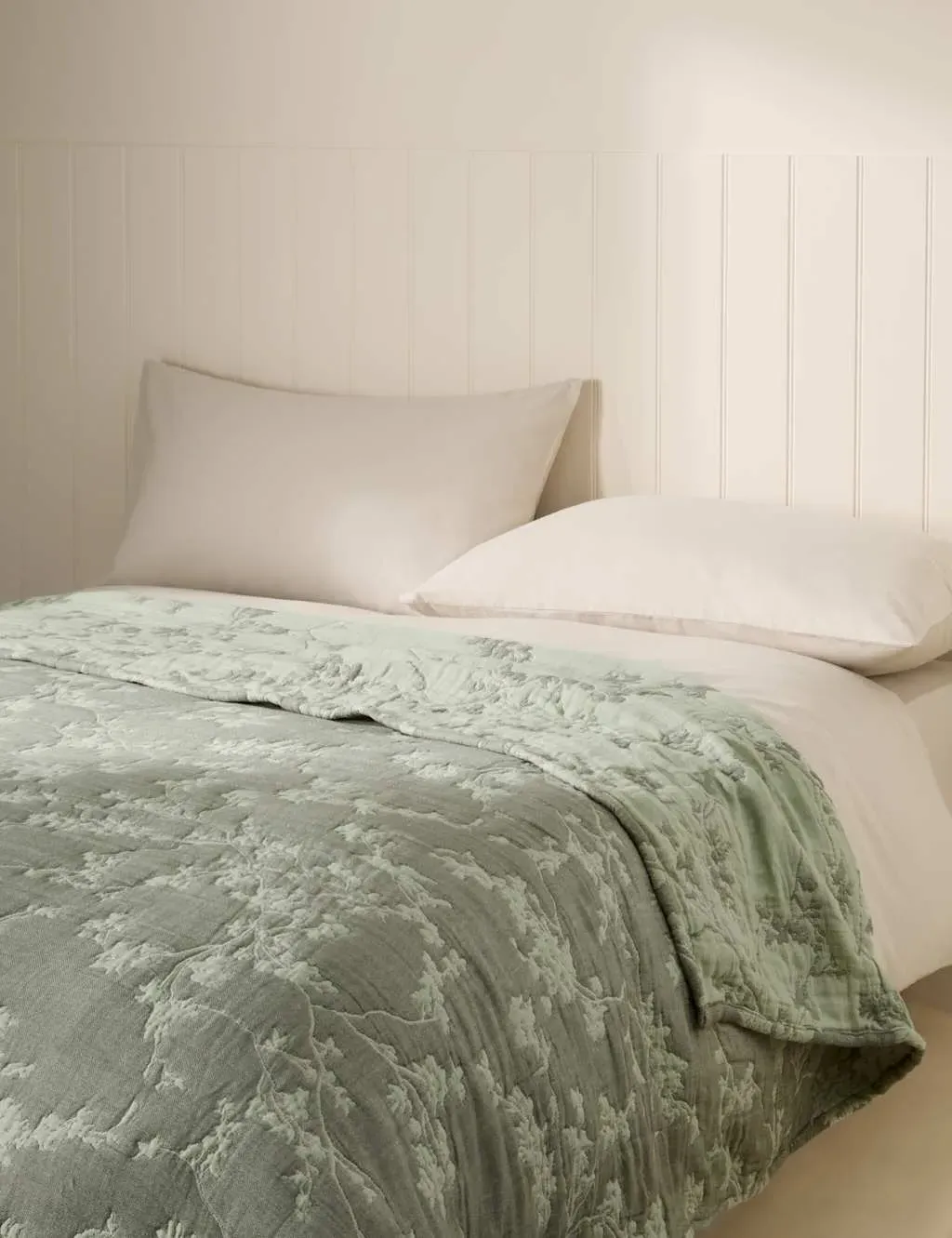 Floral Jacquard Bedspread - Green, Cotton product