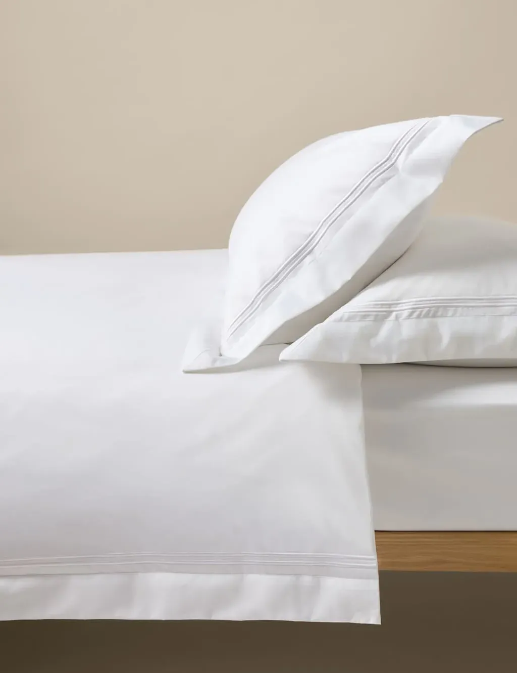 Pure Cotton 600 Thread Count Bedding Set - White product