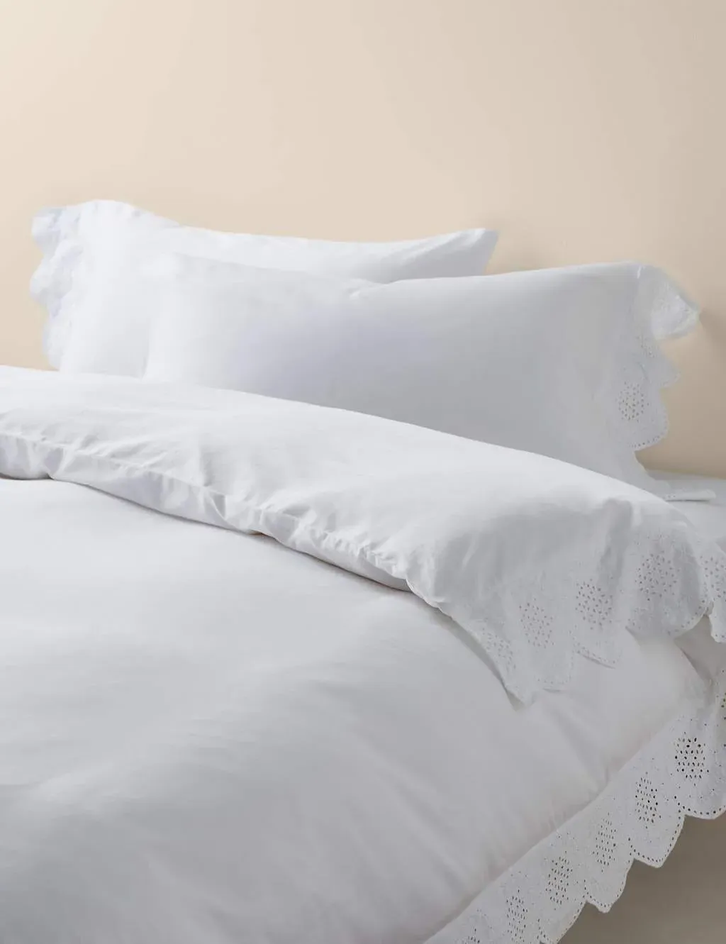 Pure Cotton Broderie Scalloped Edge Bedding Set - White product