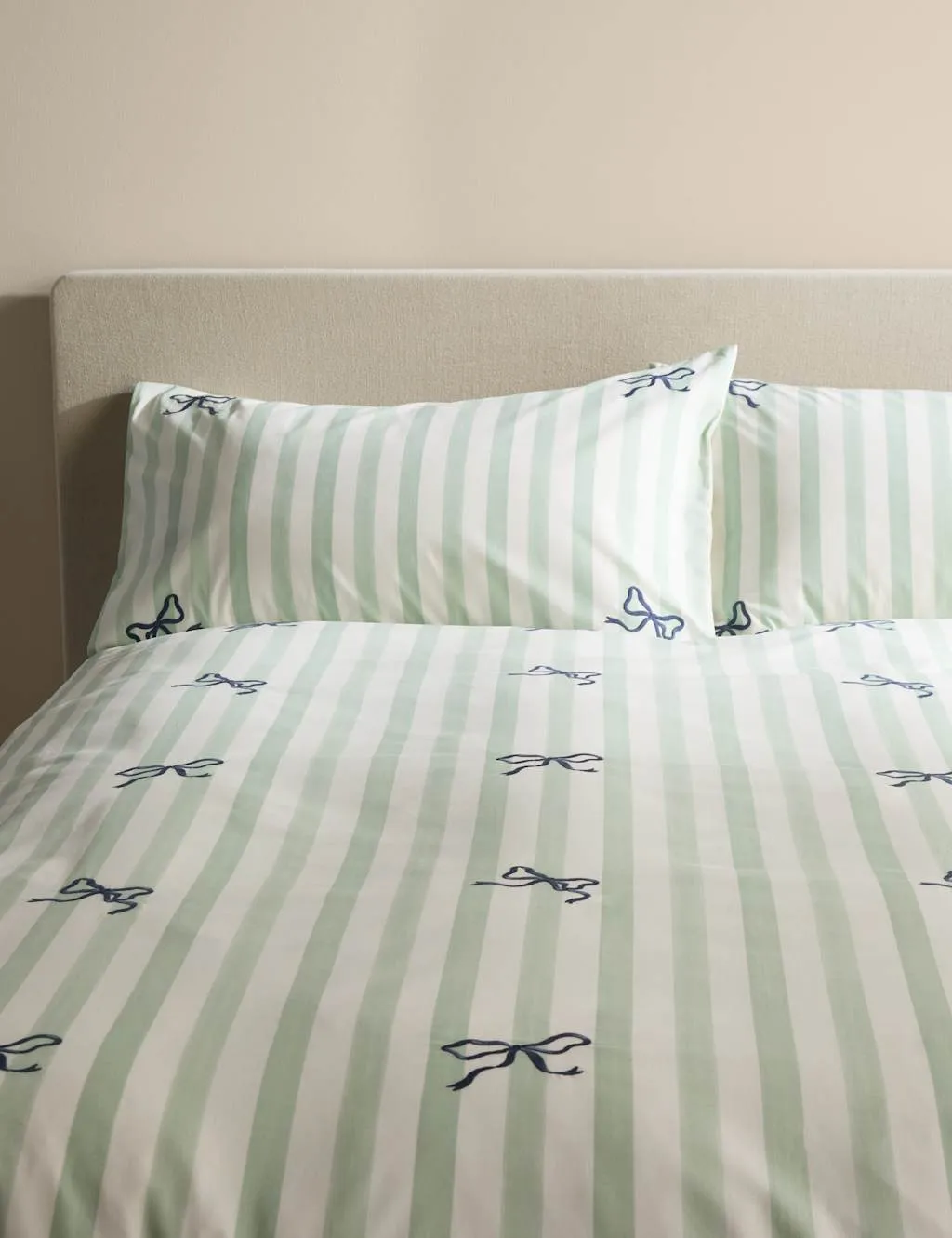 Pure Cotton Embroidered Bow Striped Bedding Set - Green Mix product