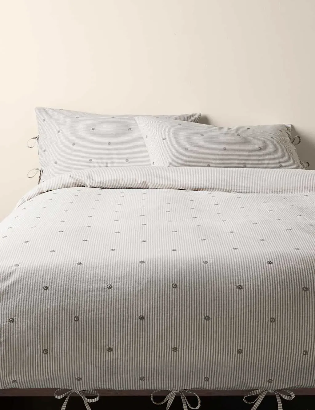 Pure Cotton Striped Embroidered Bedding Set - Marble product