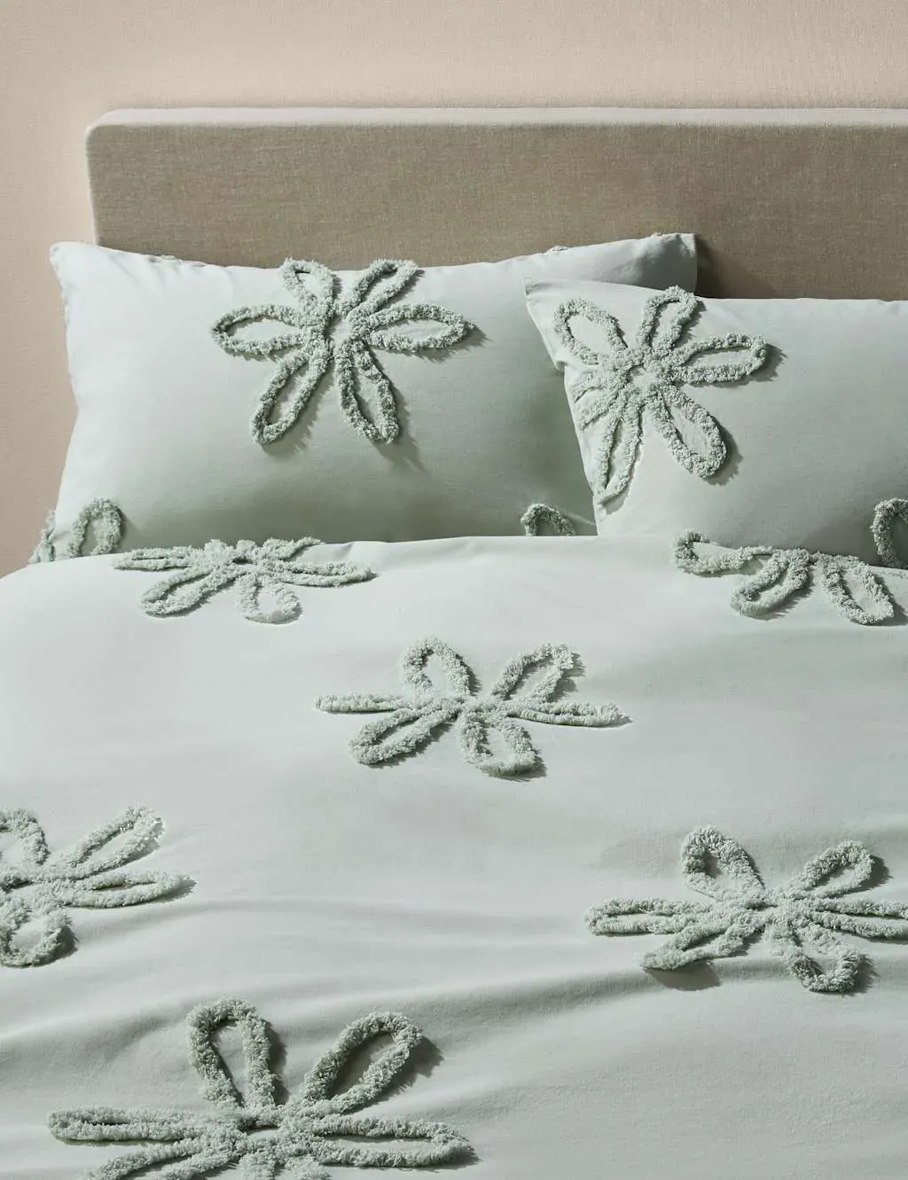 Pure Cotton Tufted Floral Bedding Set - Green product