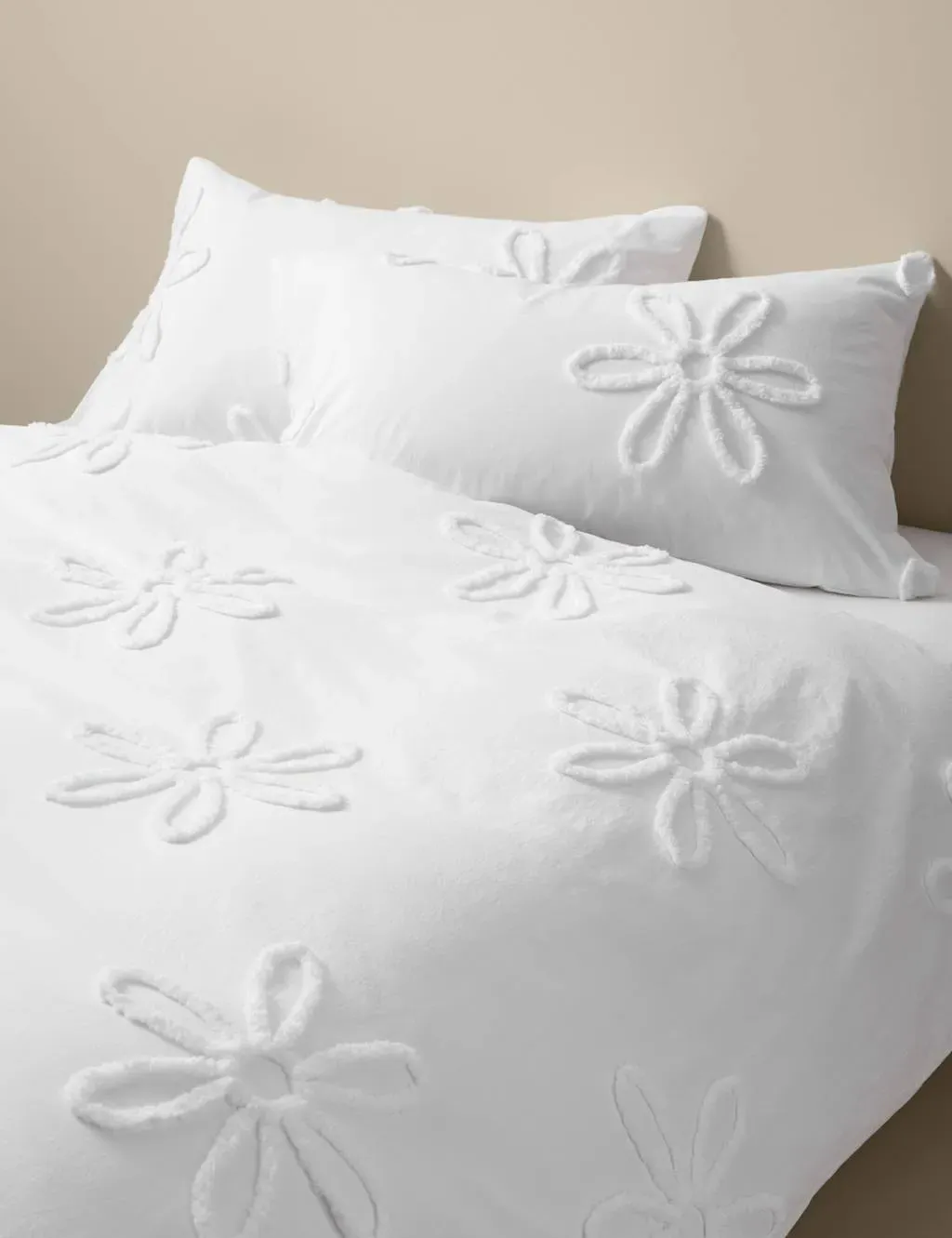 Pure Cotton Tufted Flower Bedding Set - White product