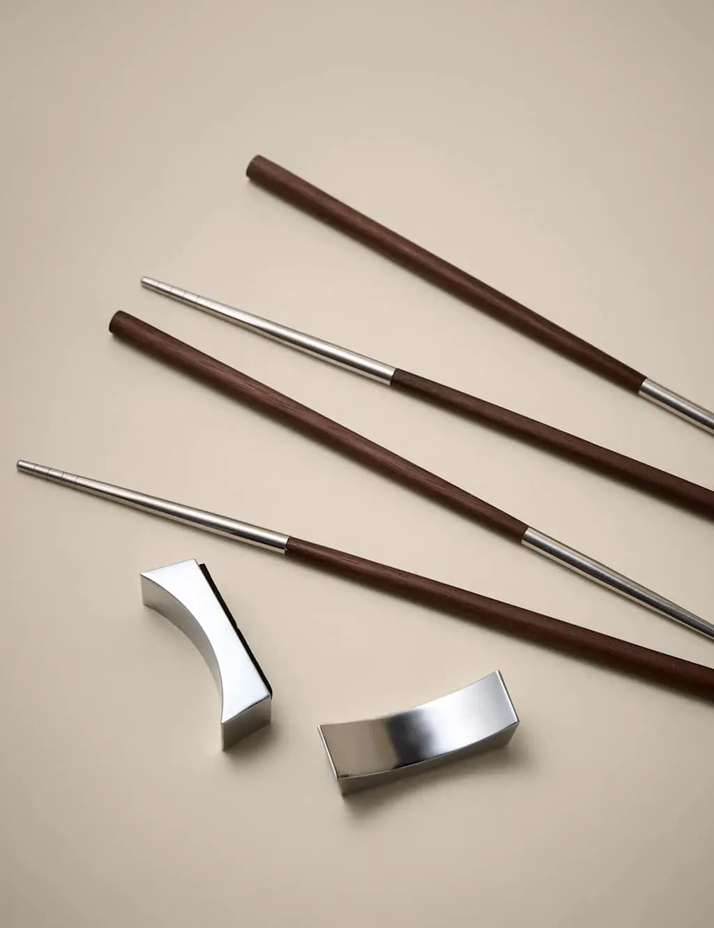 Set of 2 Chopsticks with Rest - Brown product