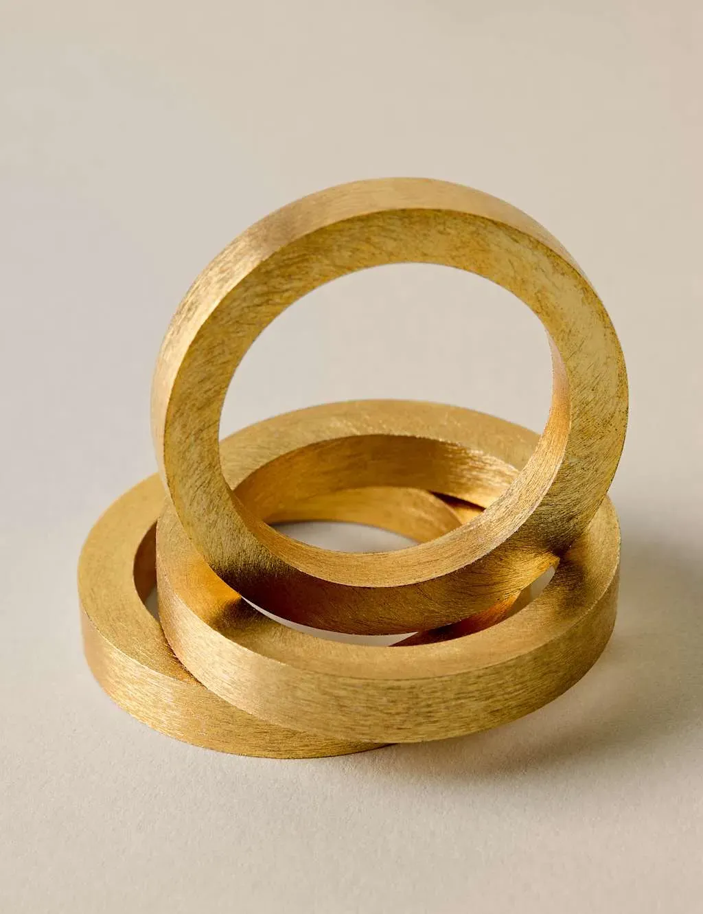 Set of 4 Metallic Napkin Rings - Gold, Aluminium product