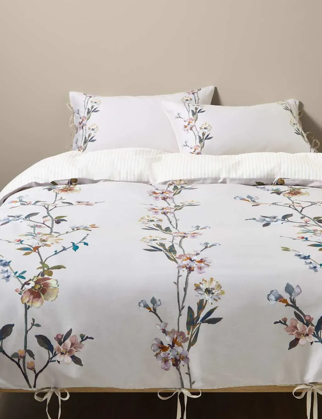 Trailing Blooms Bedding Set - Light Grey, Pure Cotton product