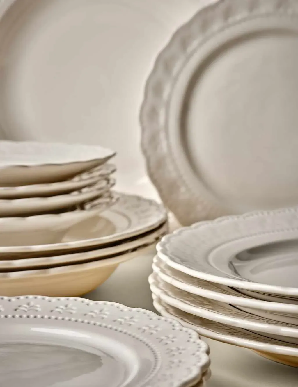 Vintage 16 Piece Dinner Set - White product
