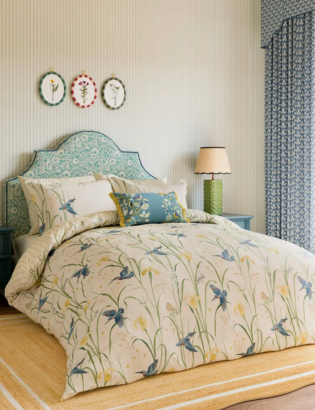 Kingfisher & Iris Bedding Set - Beige, Pure Cotton product