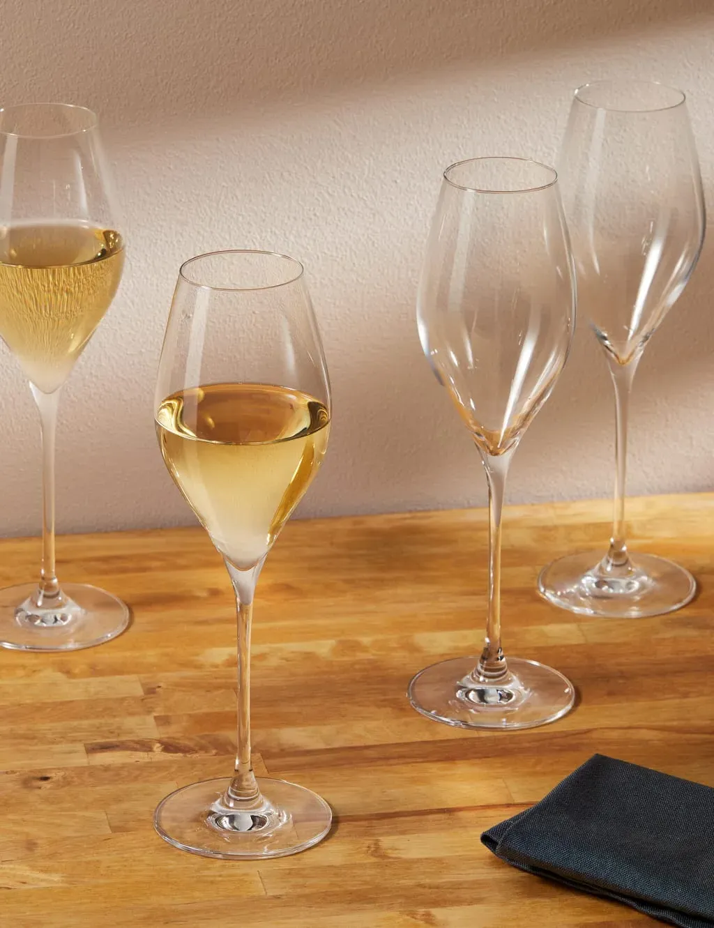 Set of 4 White Wine Glasses - Clear, Crystal Glass product