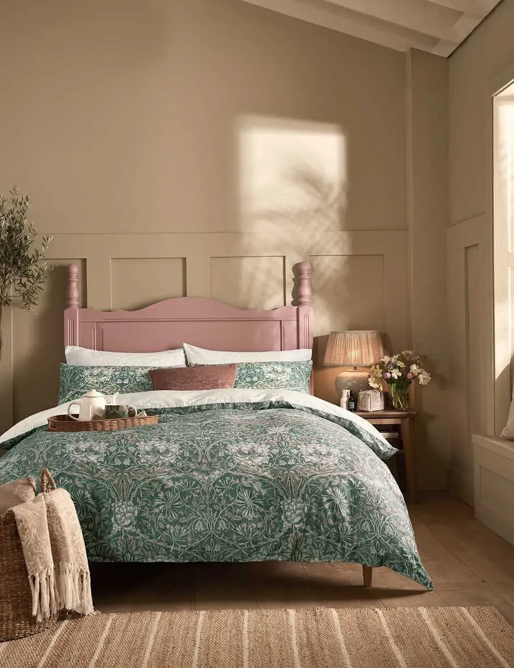 Honeysuckle and Tulip Bedding Set - Green Mix, Cotton Sateen product