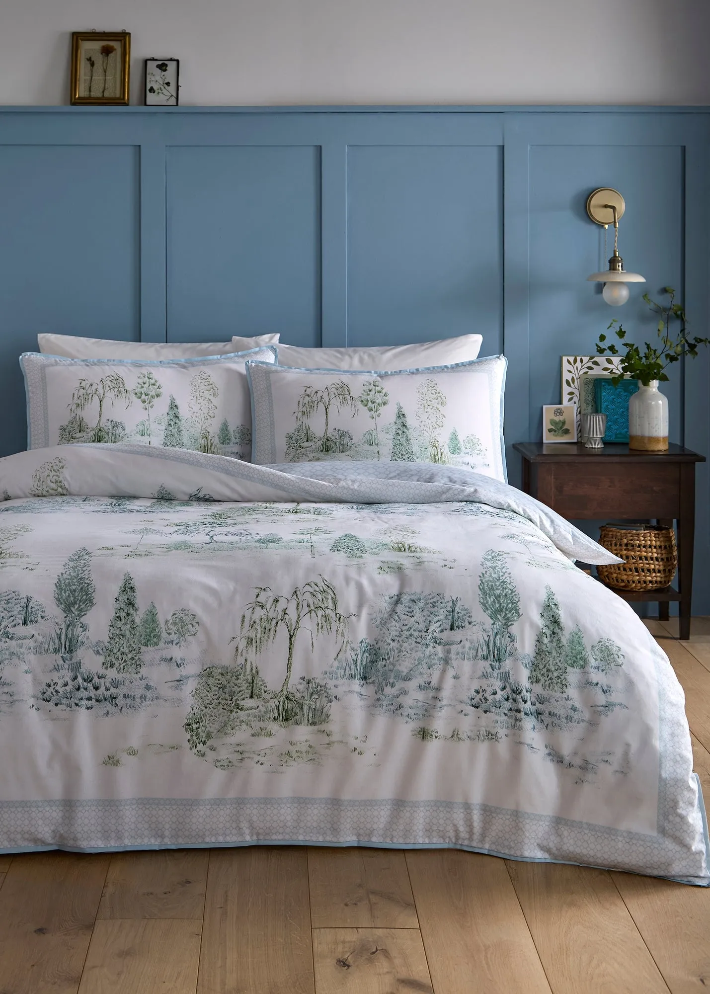 Willow Tree Scene Double Reversible Duvet Cover Set - Blue product