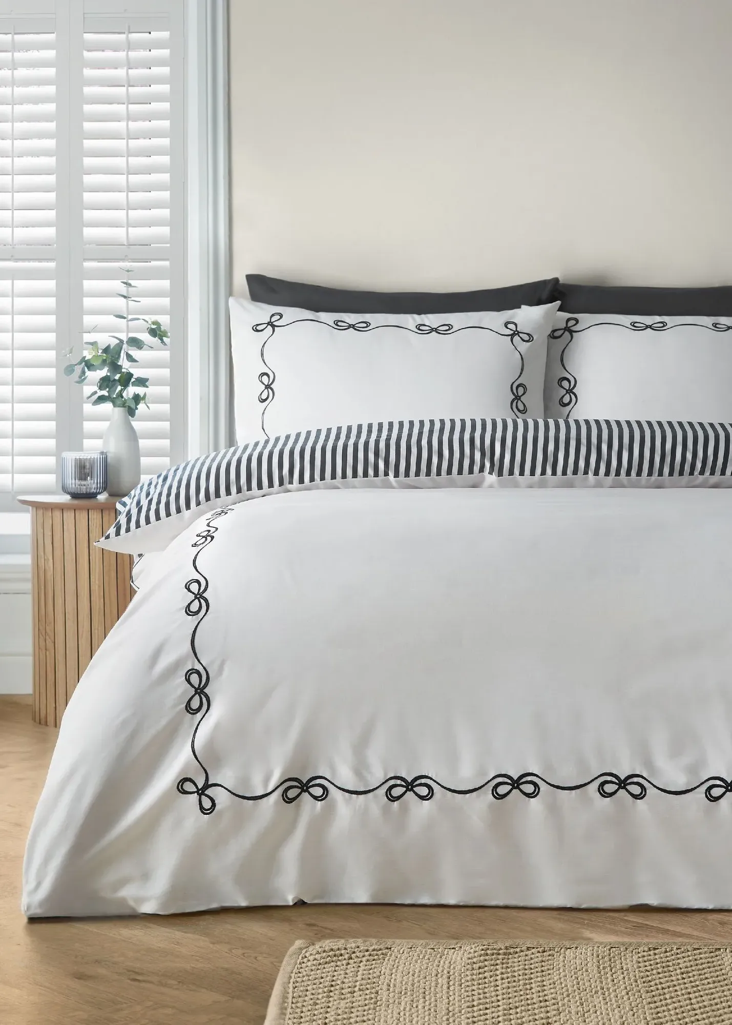 Bow Embroidery Single Duvet Cover Set - Black, Cotton Blend product