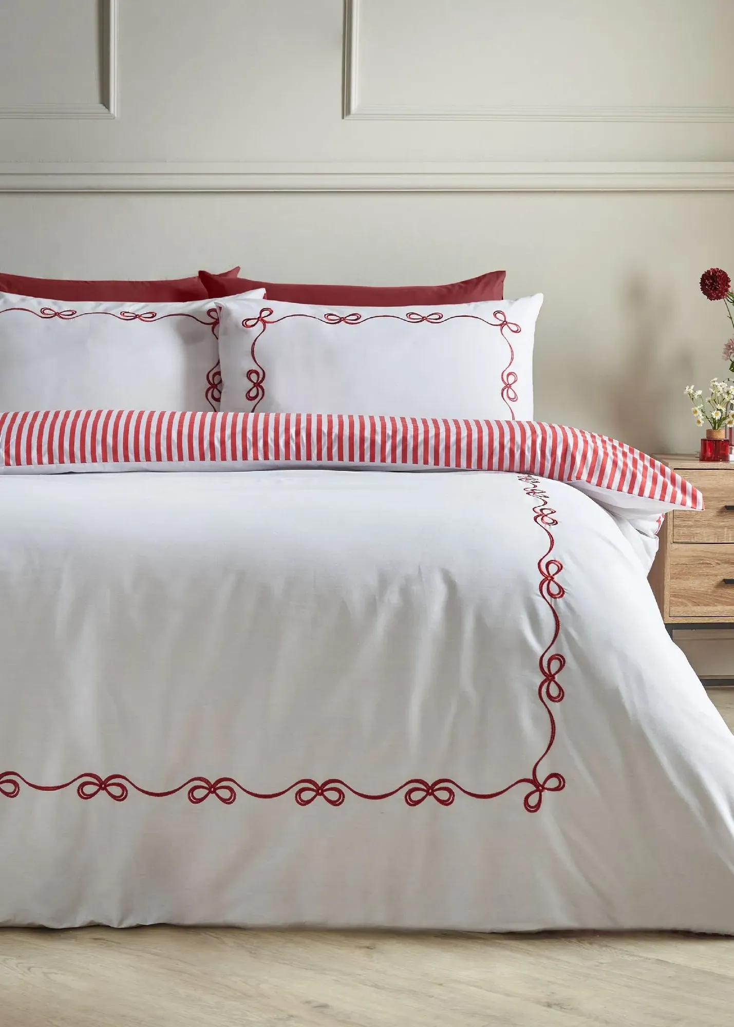 Bow Embroidery Single Duvet Cover Set - Red product