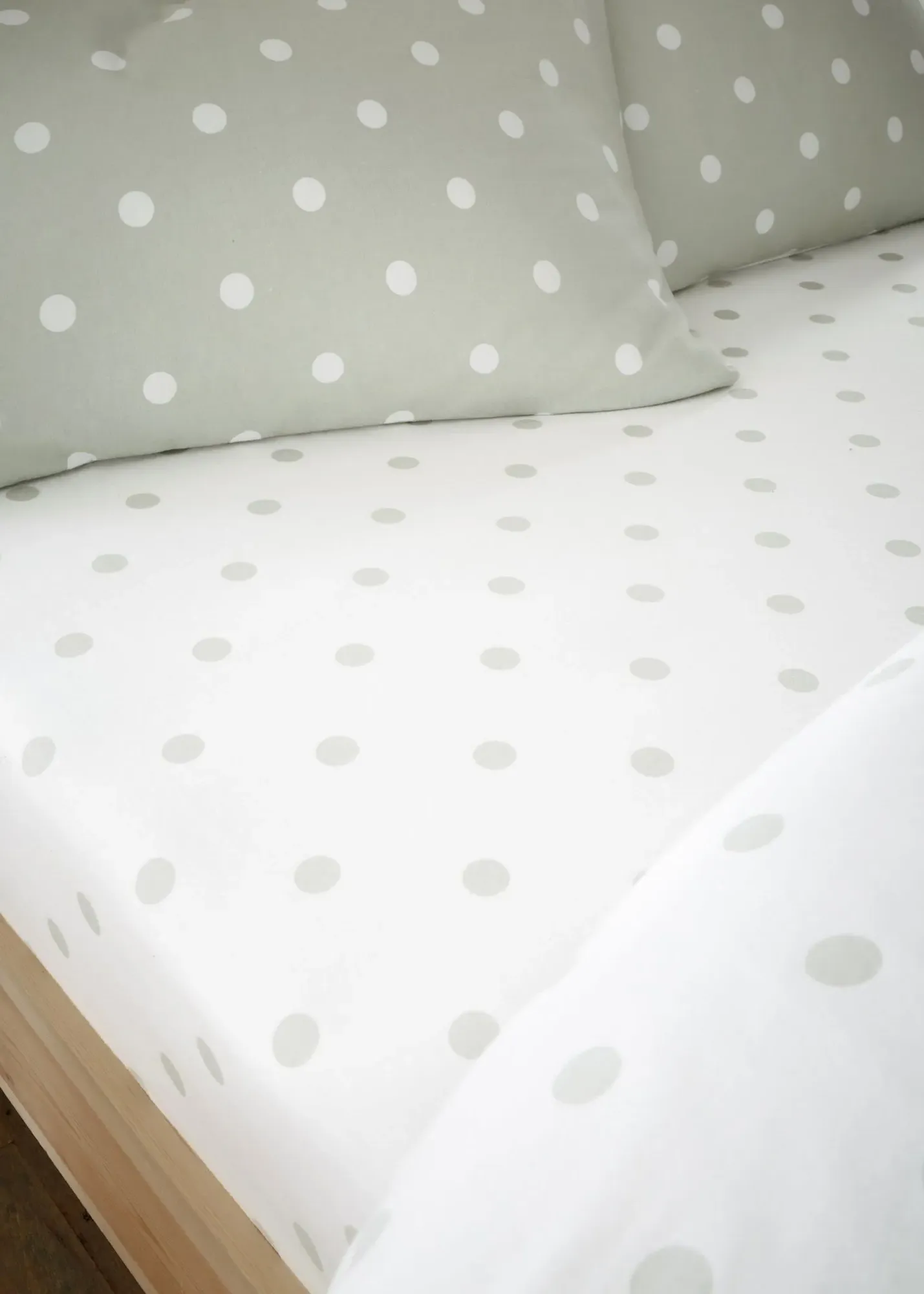 Brushed Polka Dot Single Fitted Sheet - Green, Cotton product