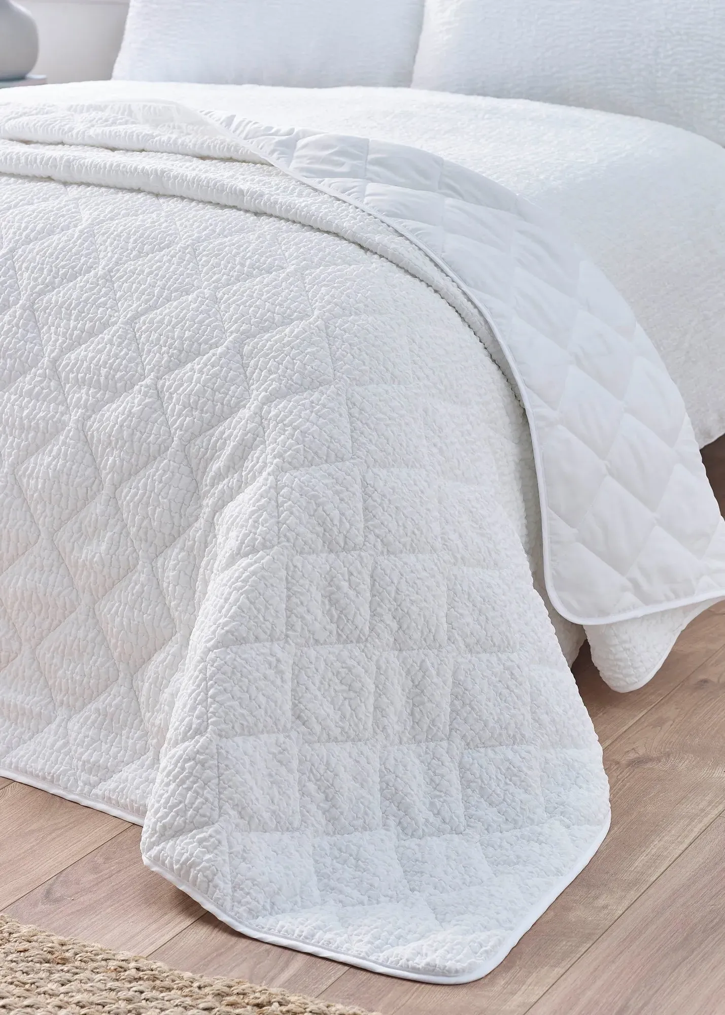 Crinkle Seersucker Texture Bedspread - White, Polyester product