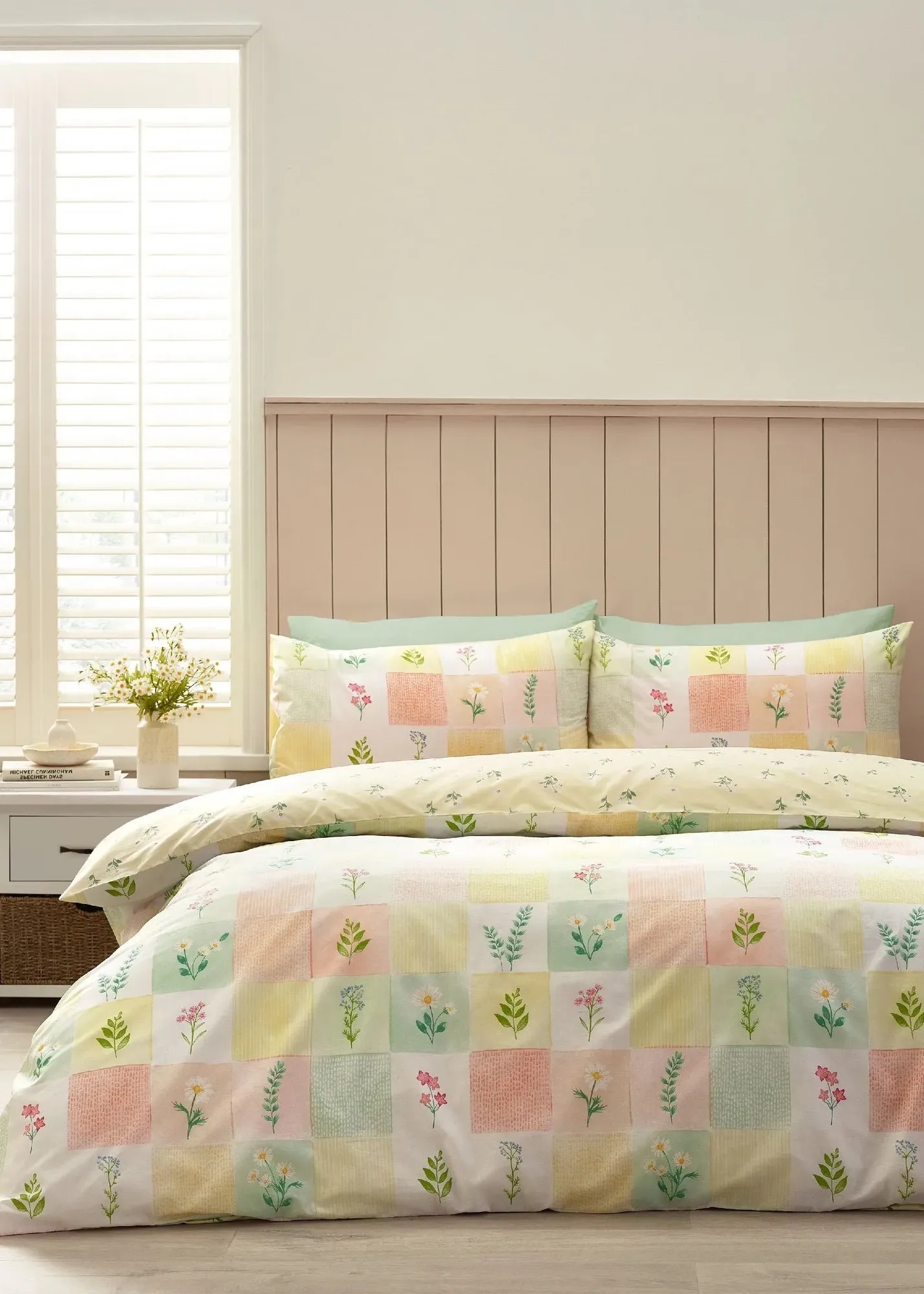 Daisy Patchwork Single Reversible Duvet Cover Set - Yellow, Polyester product