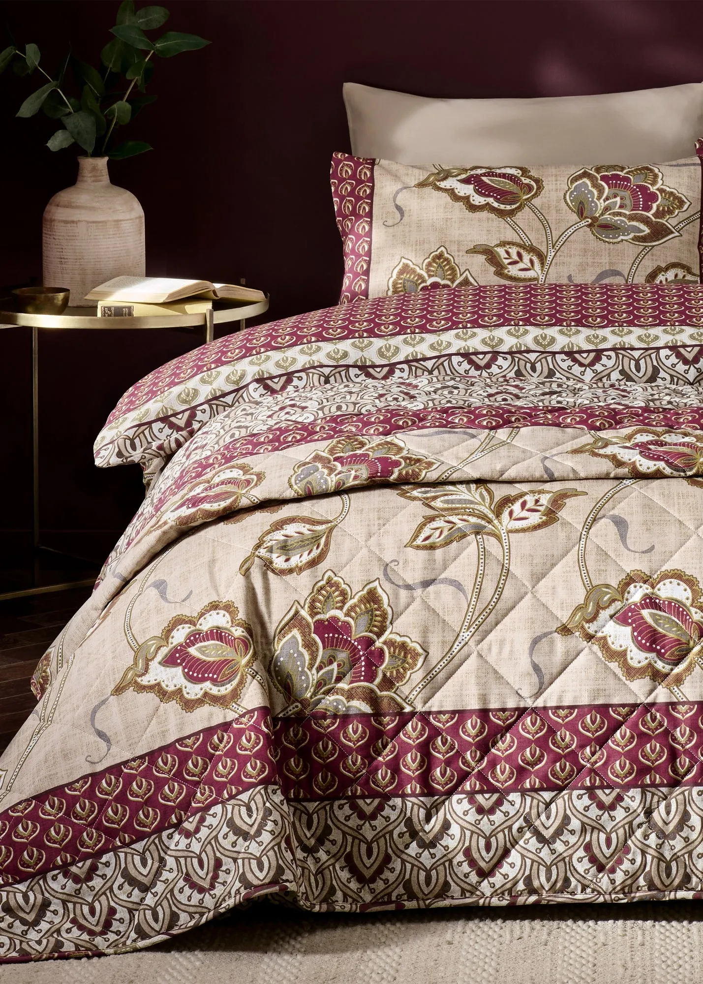 Kashmir Paisley Floral Reversible Quilted Bedspread - Natural product