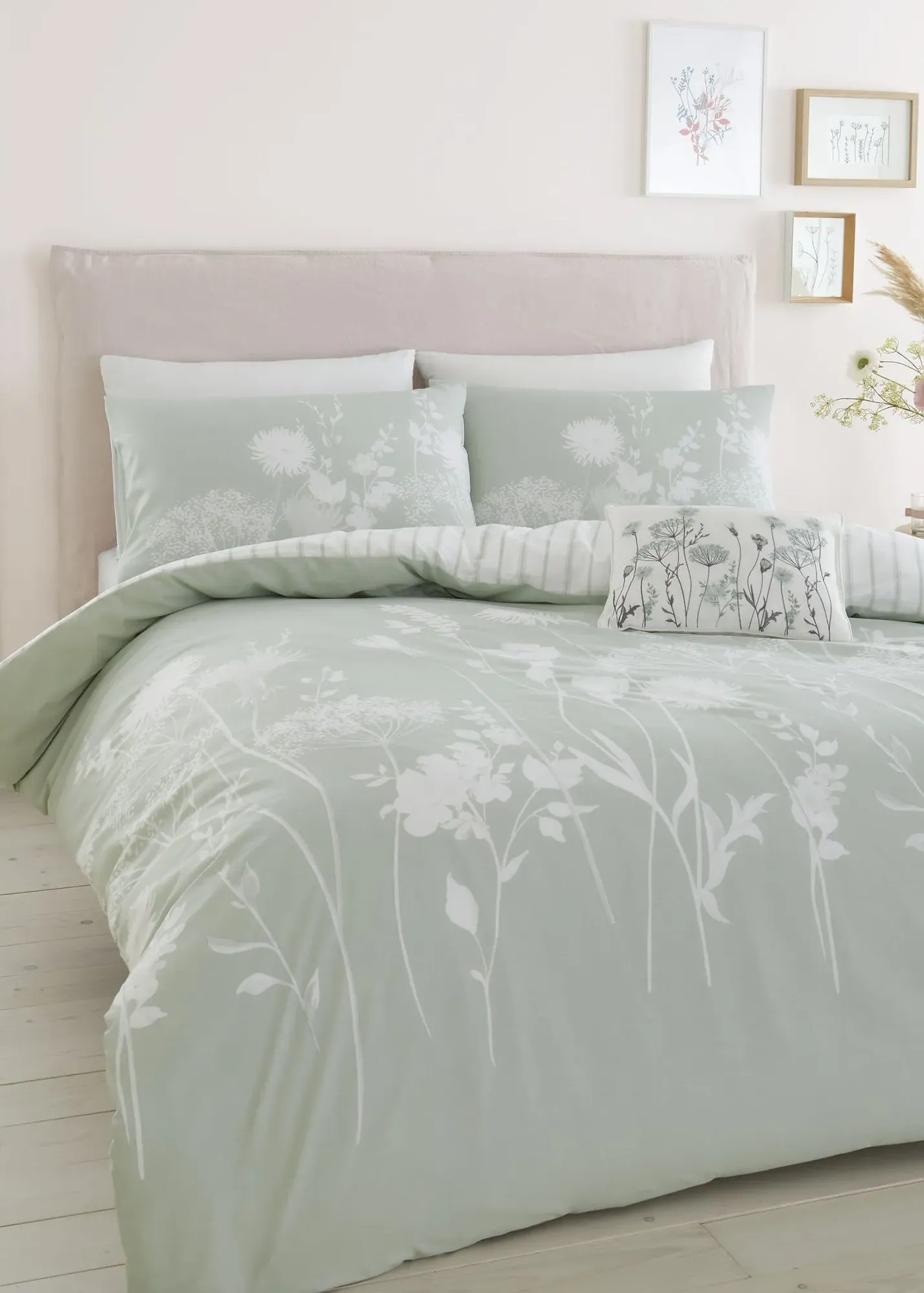 Meadowsweet Floral Single Reversible Duvet Cover Set - Green product