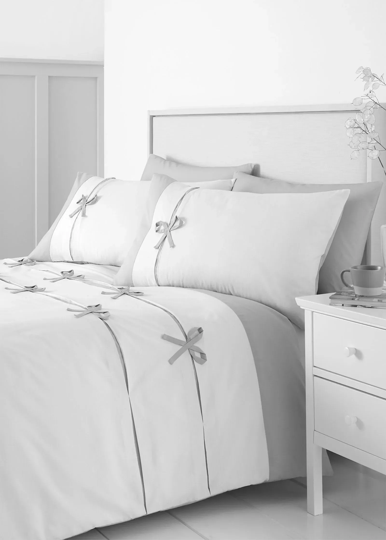 Milo Bow Single Duvet Cover Set - White, Polyester product