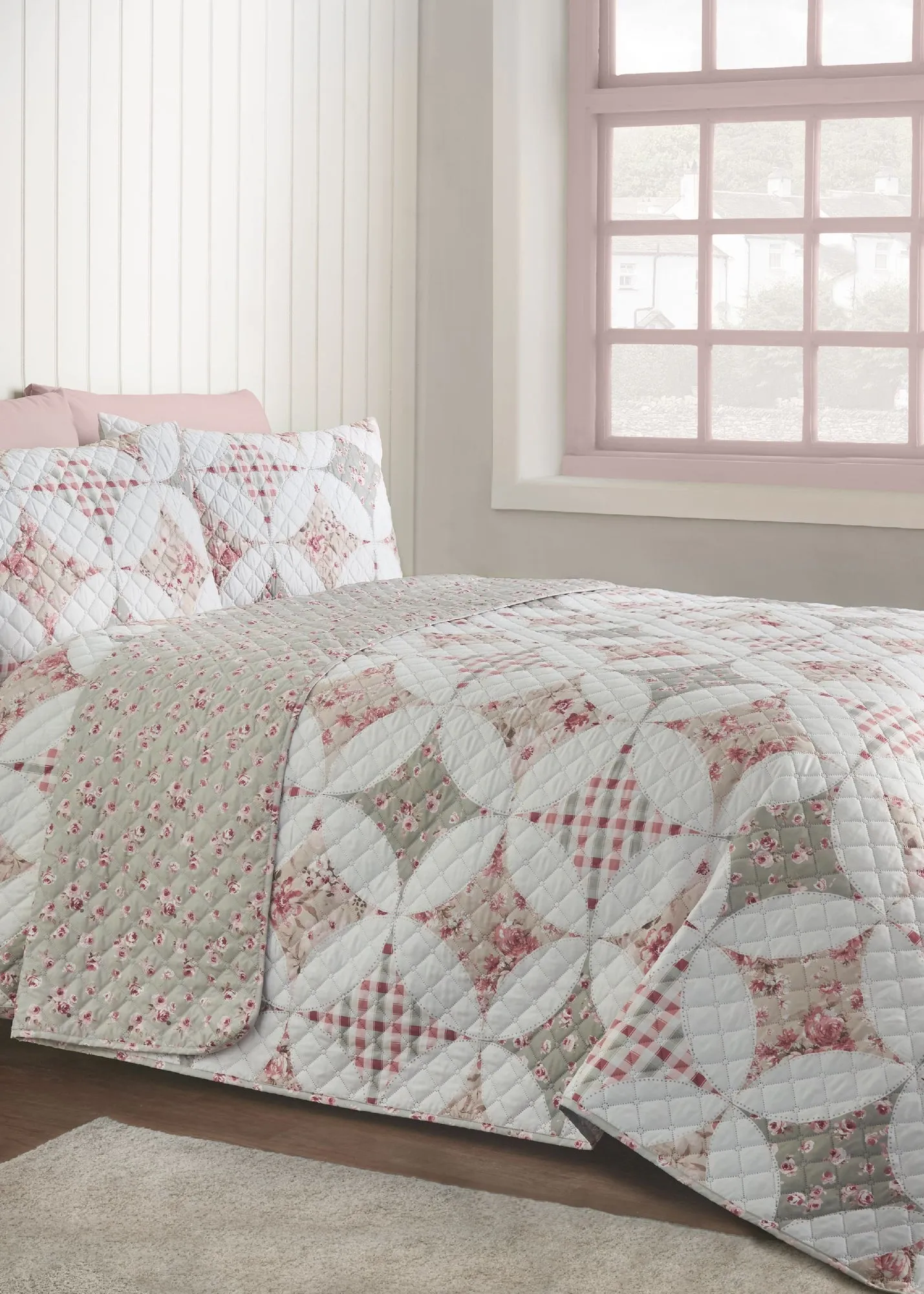 Pinsonic Patchwork Quilted Bedspread - Green, Polyester product