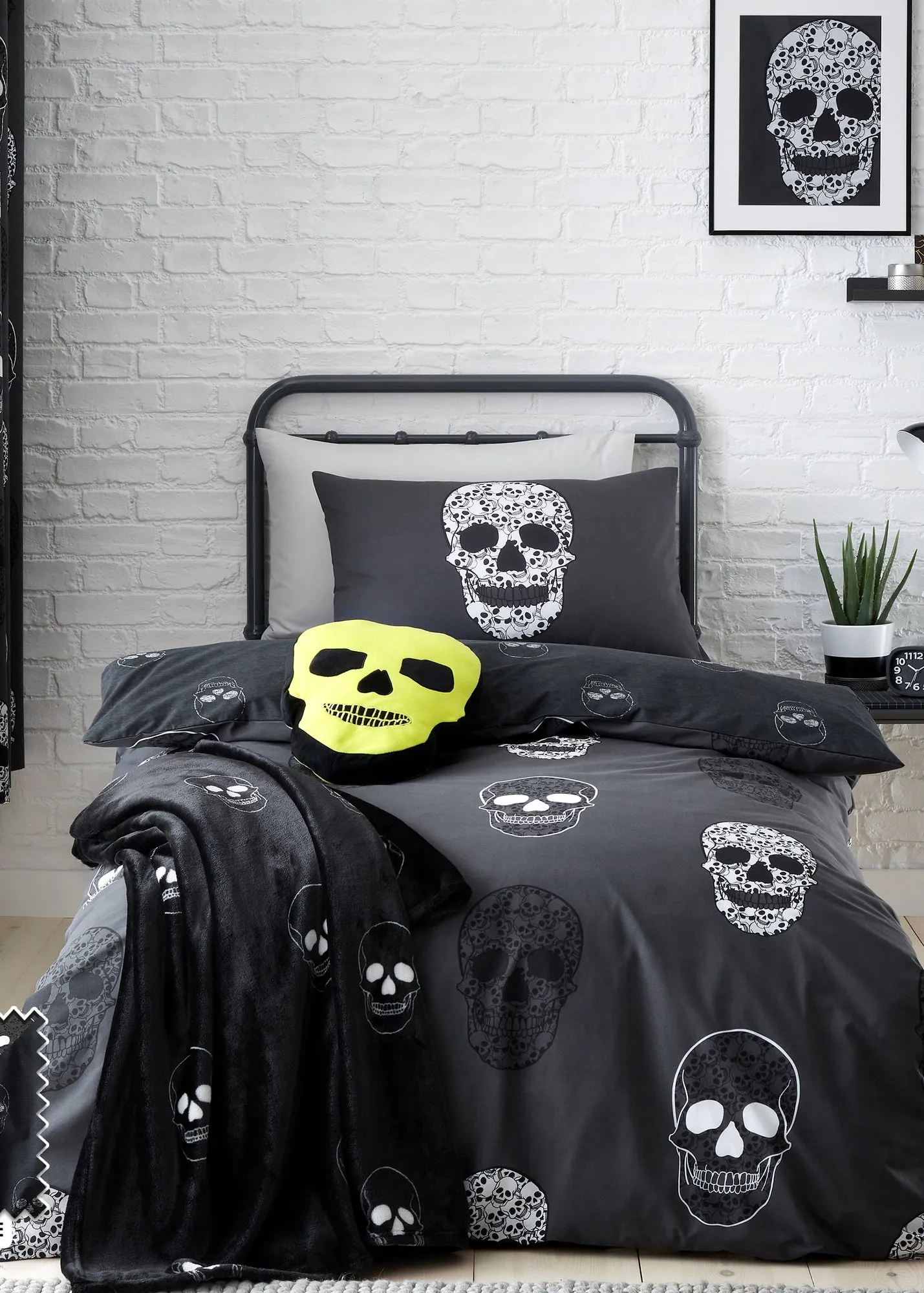 Skulls Reversible Single Duvet Cover Set - Grey product
