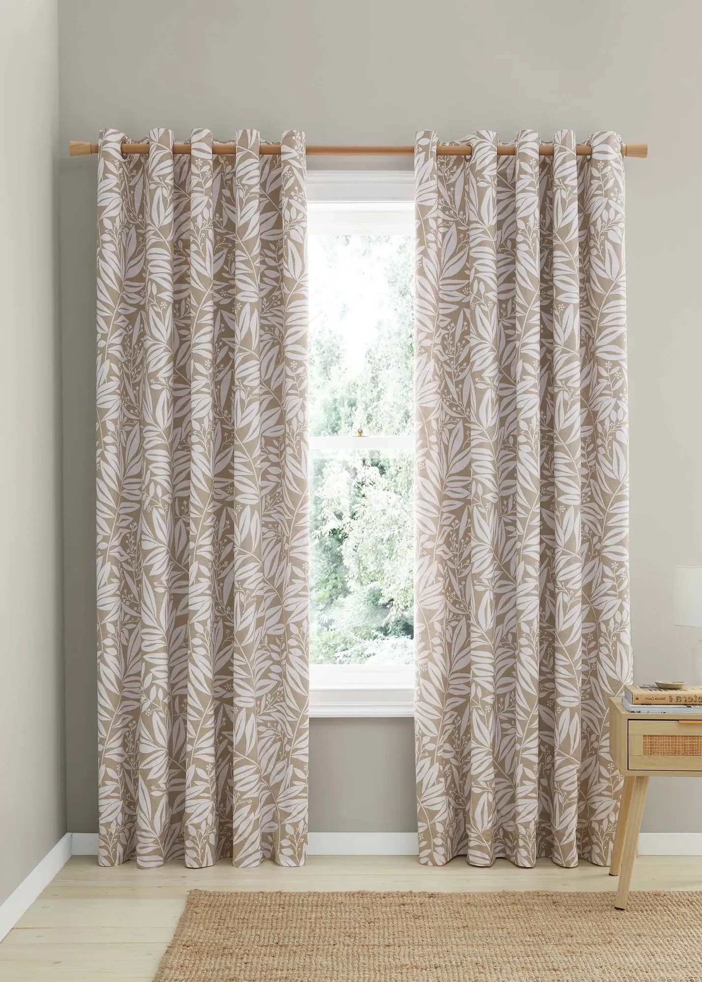 Sorrel Leaf Fully Reversible Eyelet Curtains - Natural product