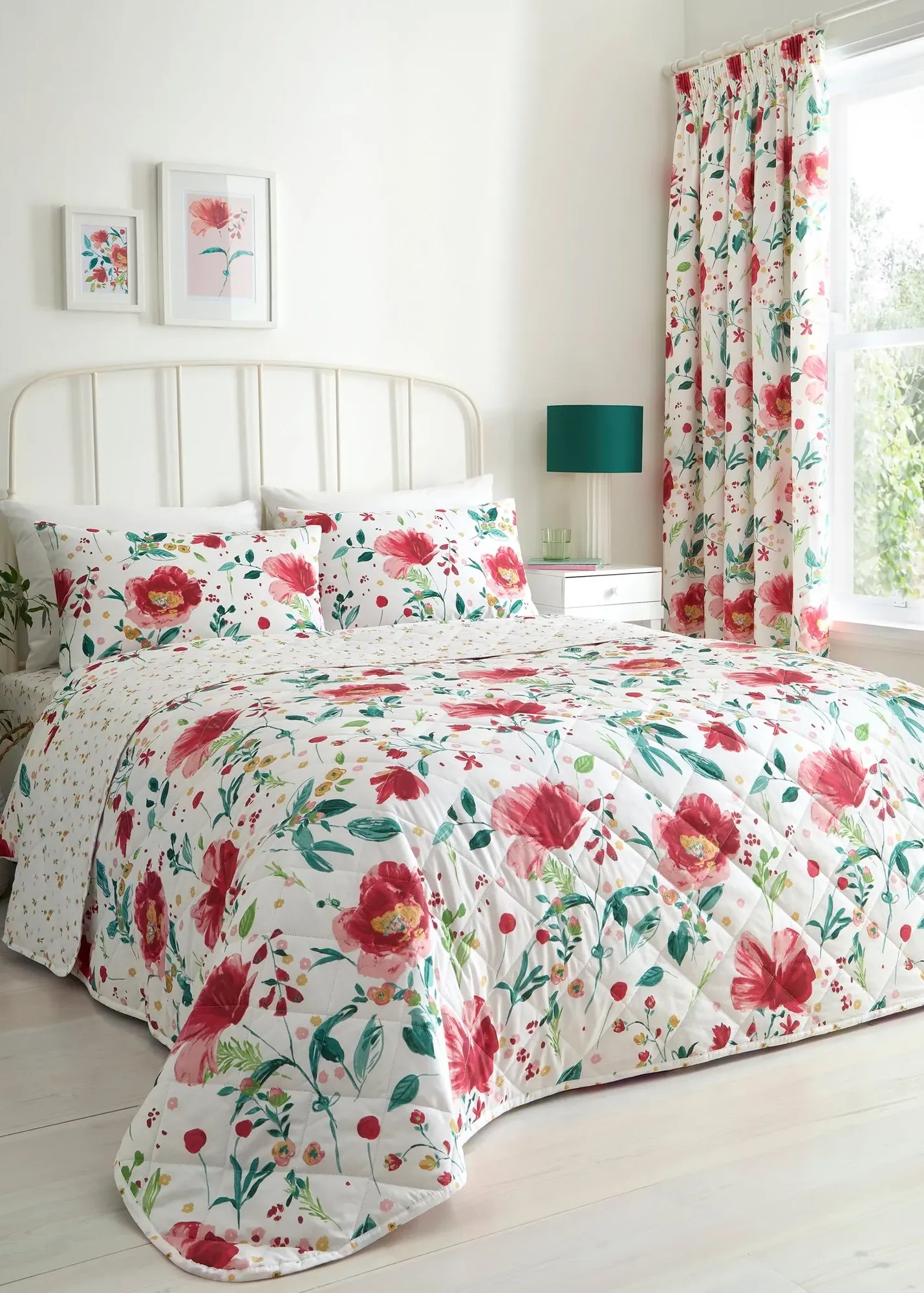 Abstract Poppy Quilted Bedspread - Red, Cotton Blend product