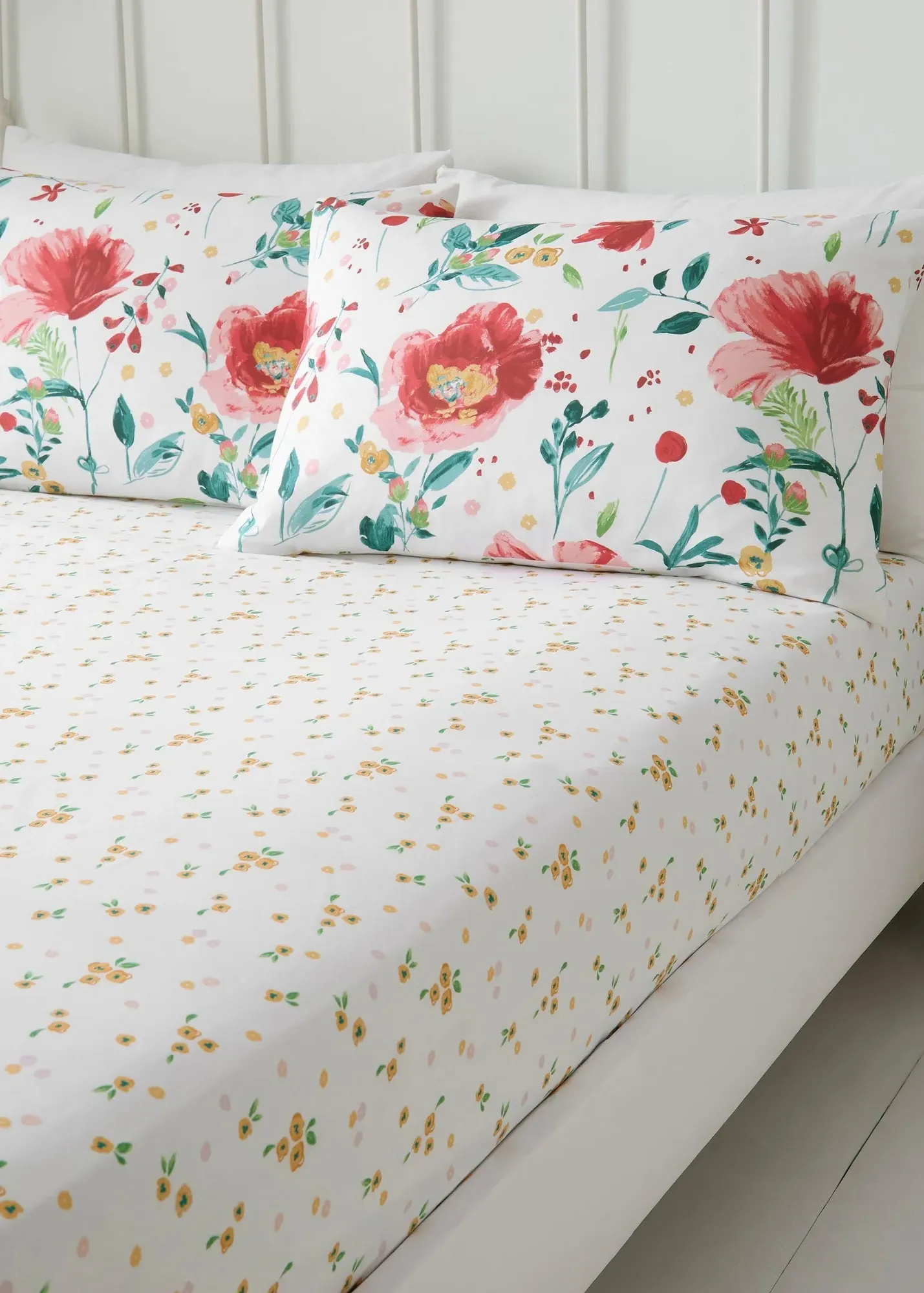 Abstract Poppy Single Fitted Bed Sheet - White, Cotton Blend product