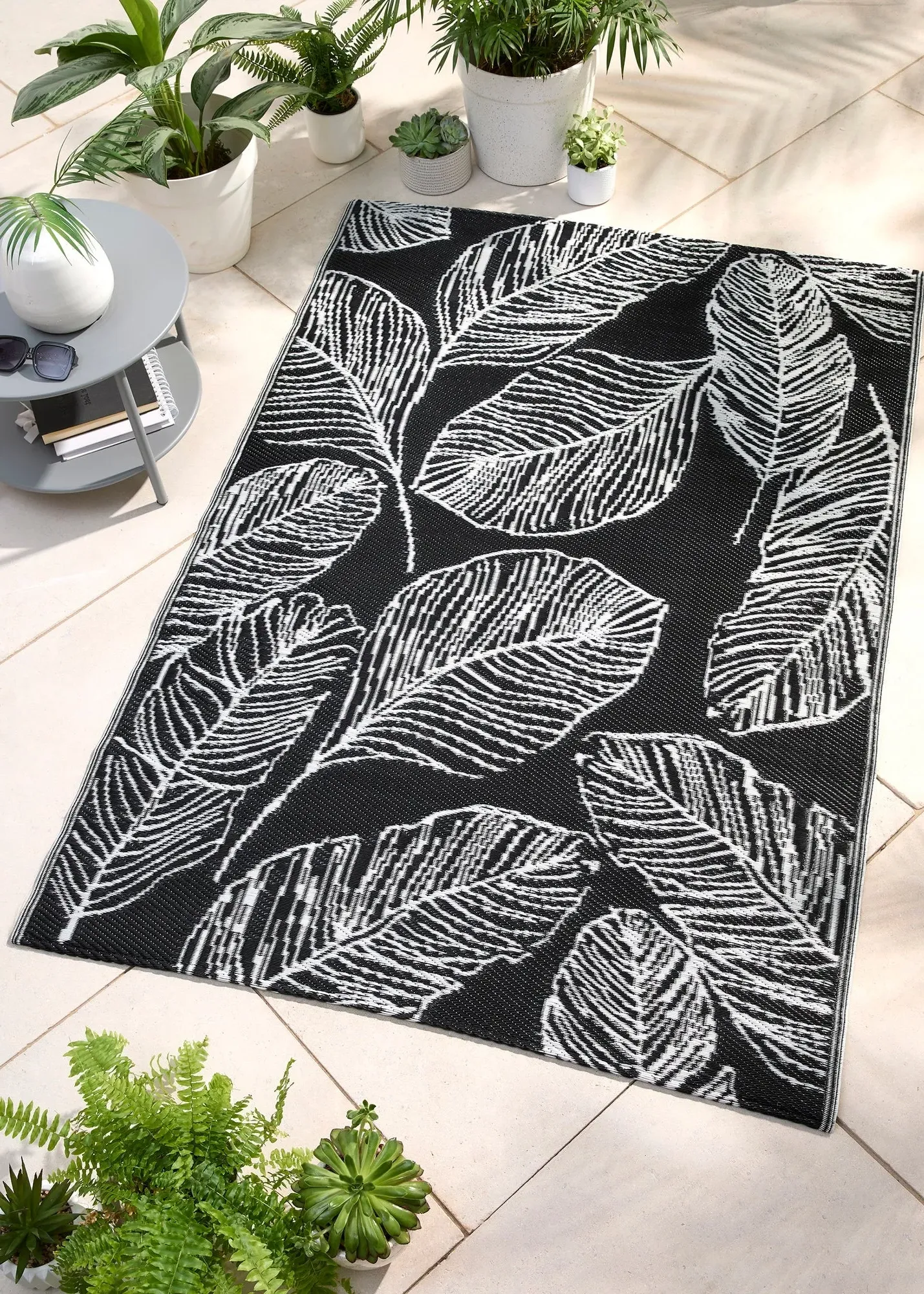 Matteo Outdoor Rug - Black, Polypropylene product