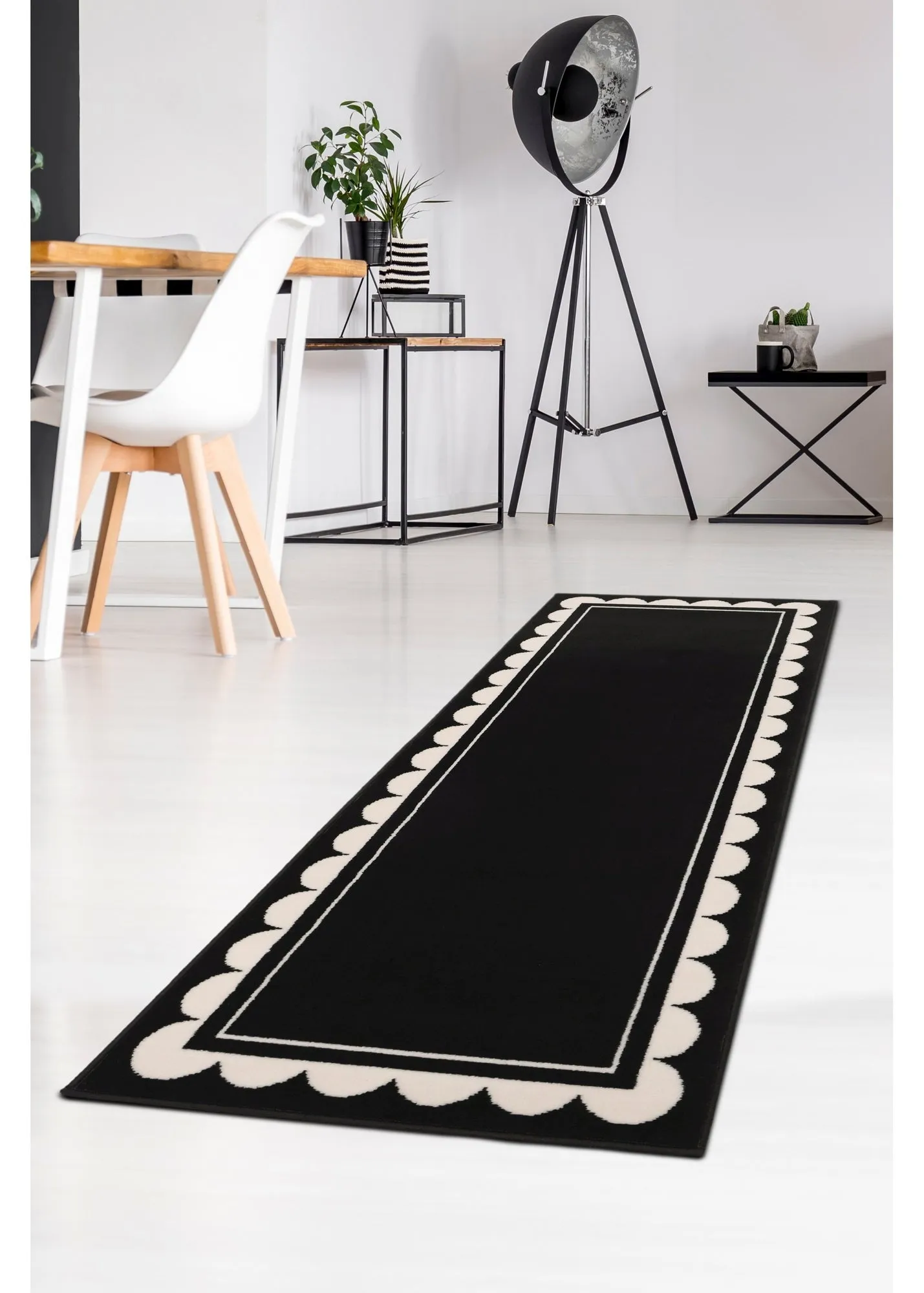 Scallop Runner Rug - Black, Polypropylene product
