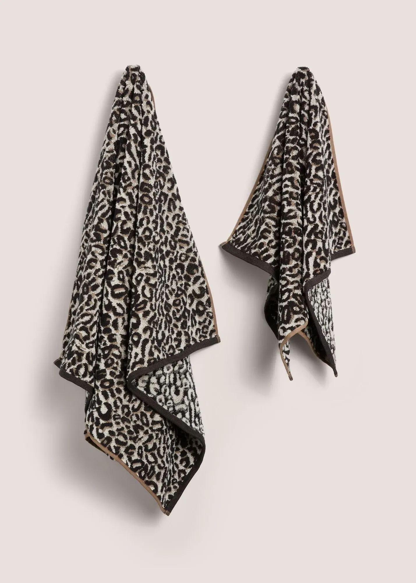 Casa Print Hand Towel Leopard Print - Black, Cotton product