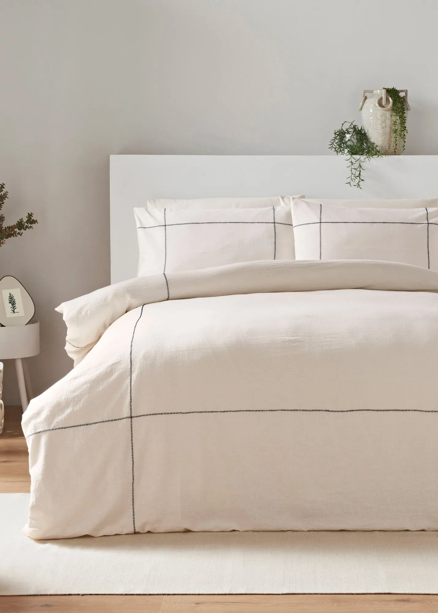 Contrast Stitch Double Duvet Set - White product