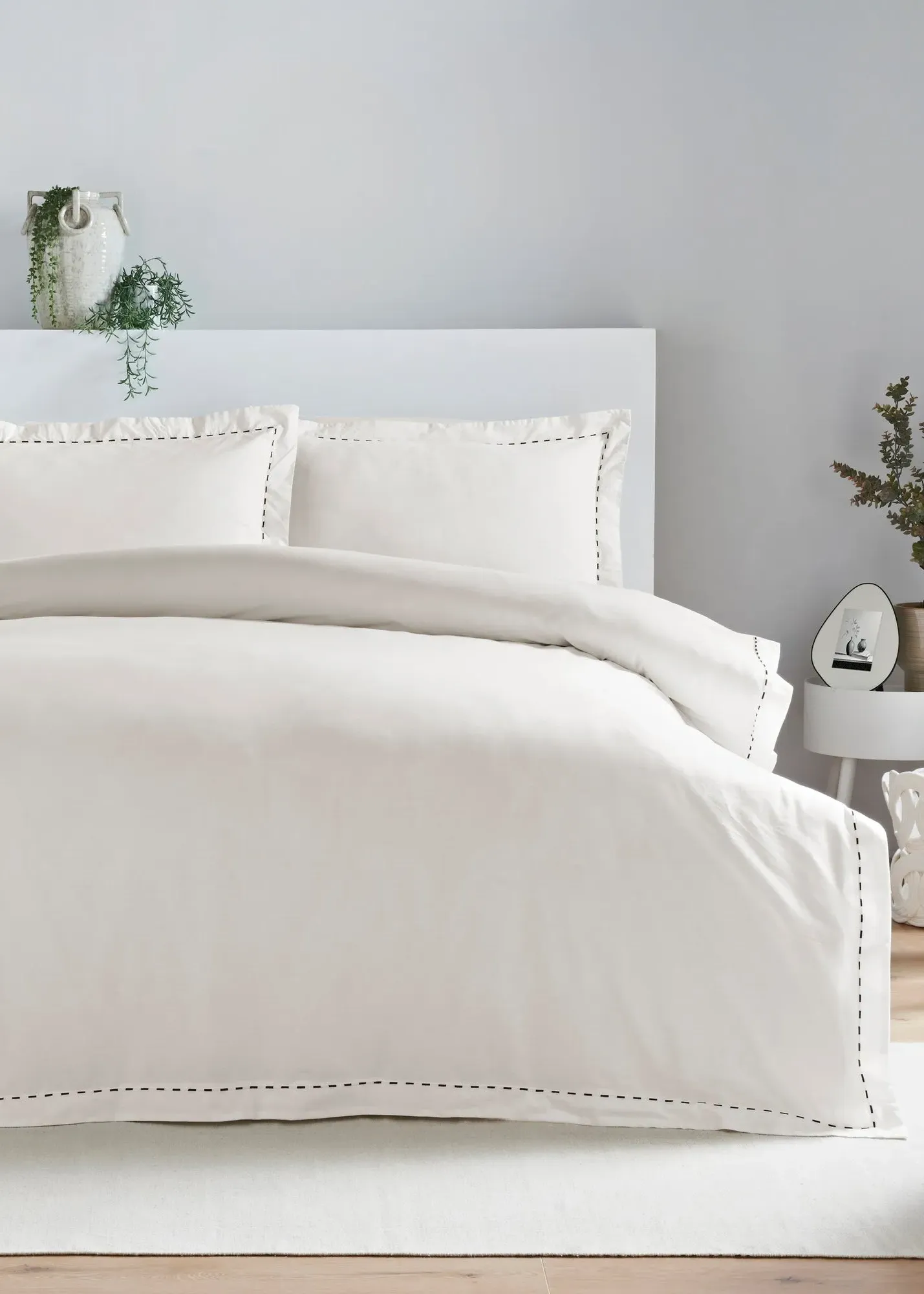 Contrast Stitch Oxford Edge Double Duvet Set - White product
