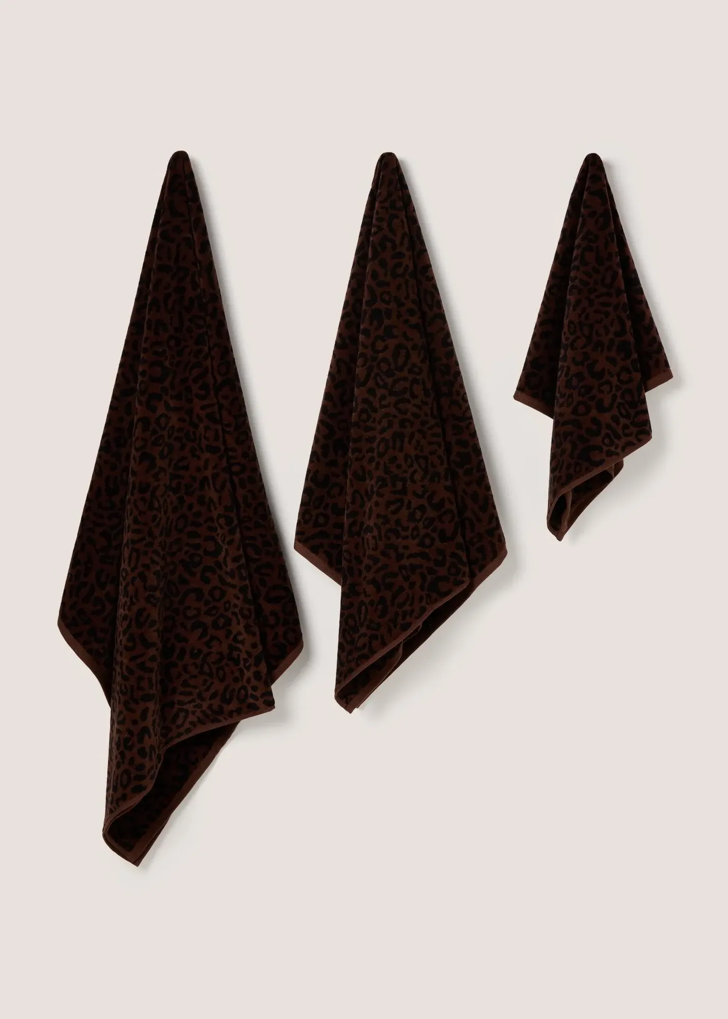 Dark Velour Jacquard Leopard Print Hand Towel - Brown product