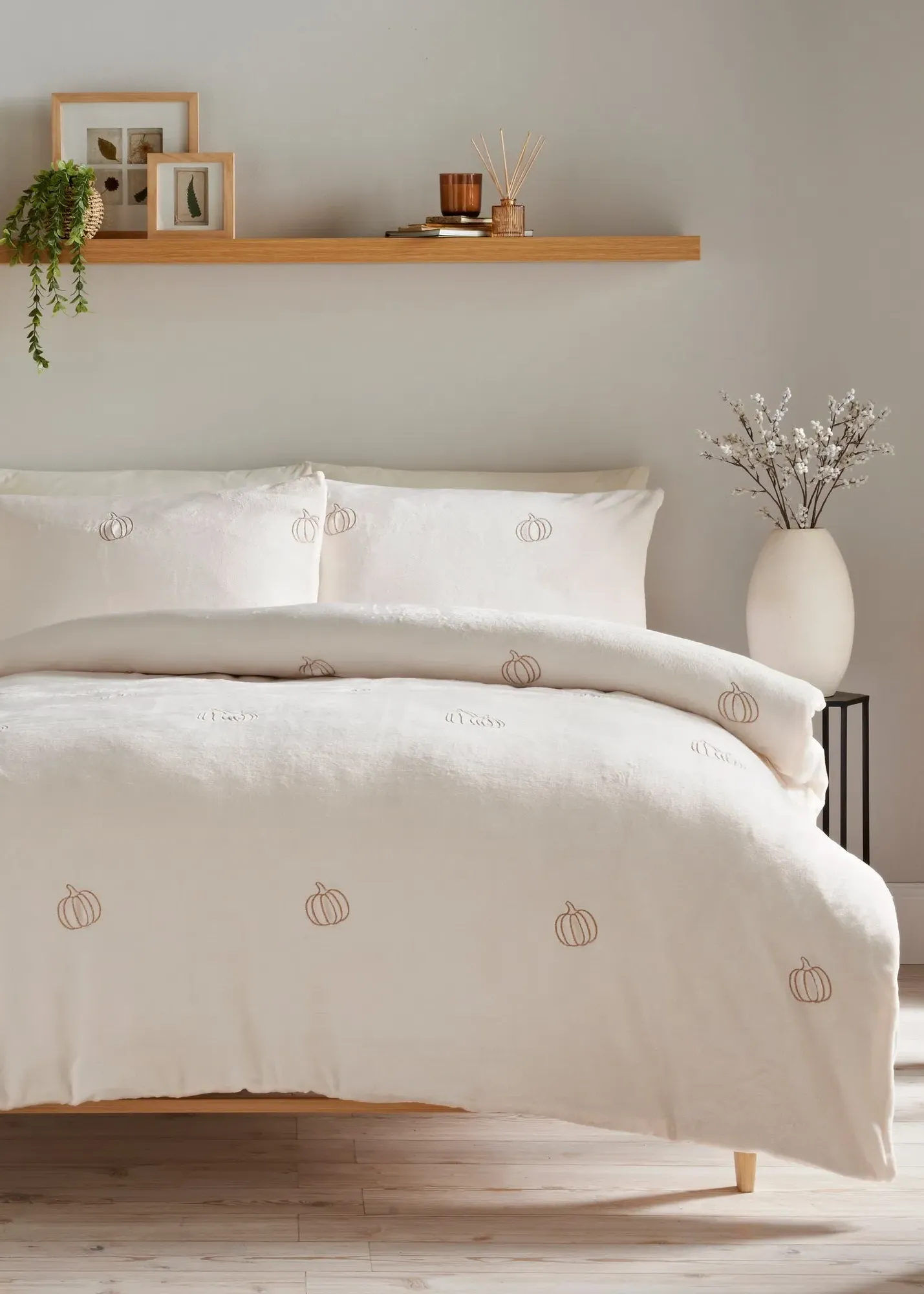 Embroidered Pumpkin Double Duvet Set - Cream product
