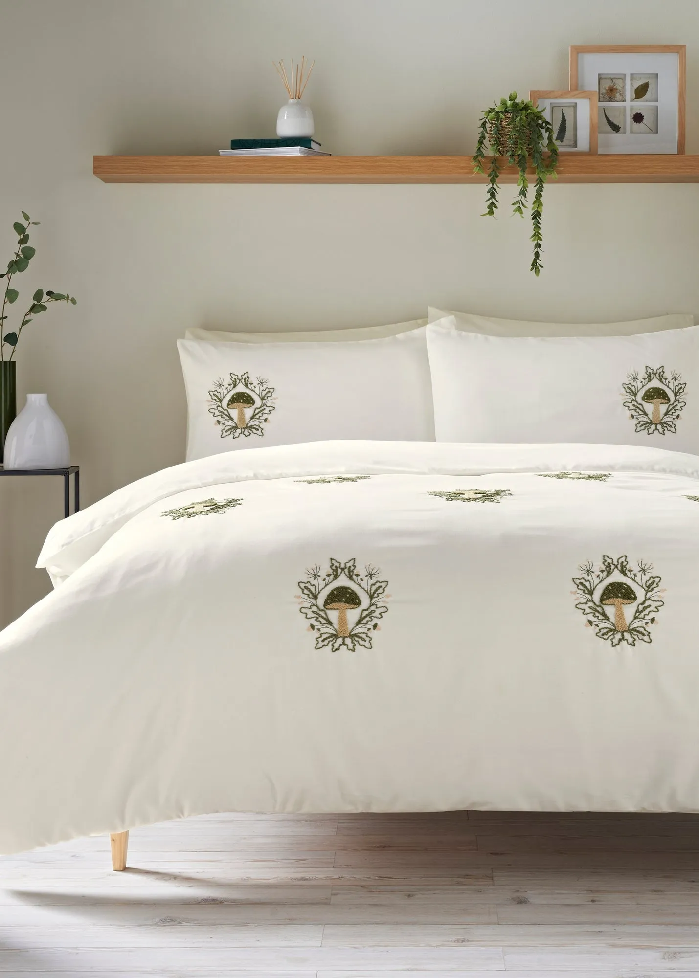 Embroidered Single Duvet Set - Green product