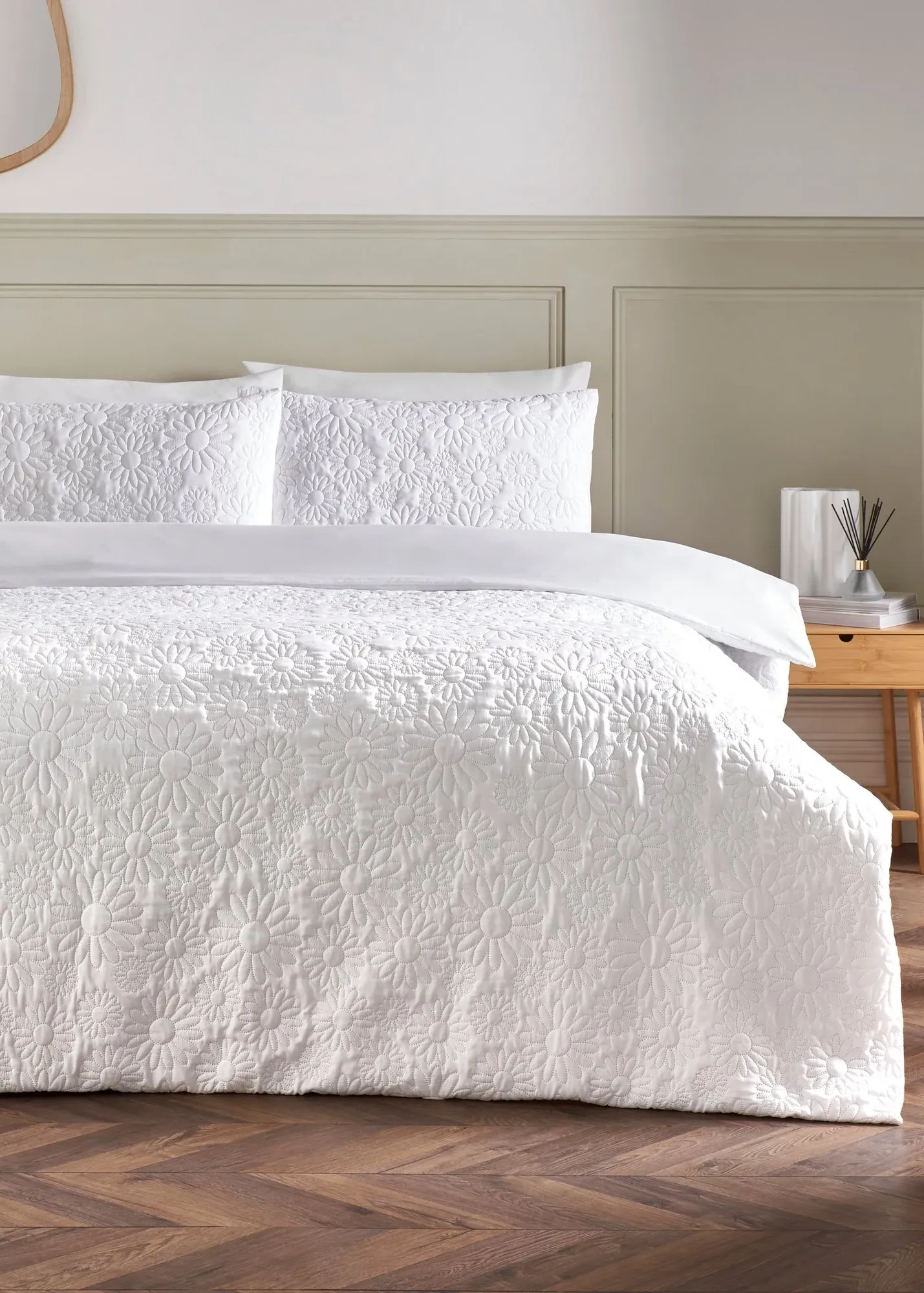 Flower Quilted Single Duvet Set - White, Polyester product