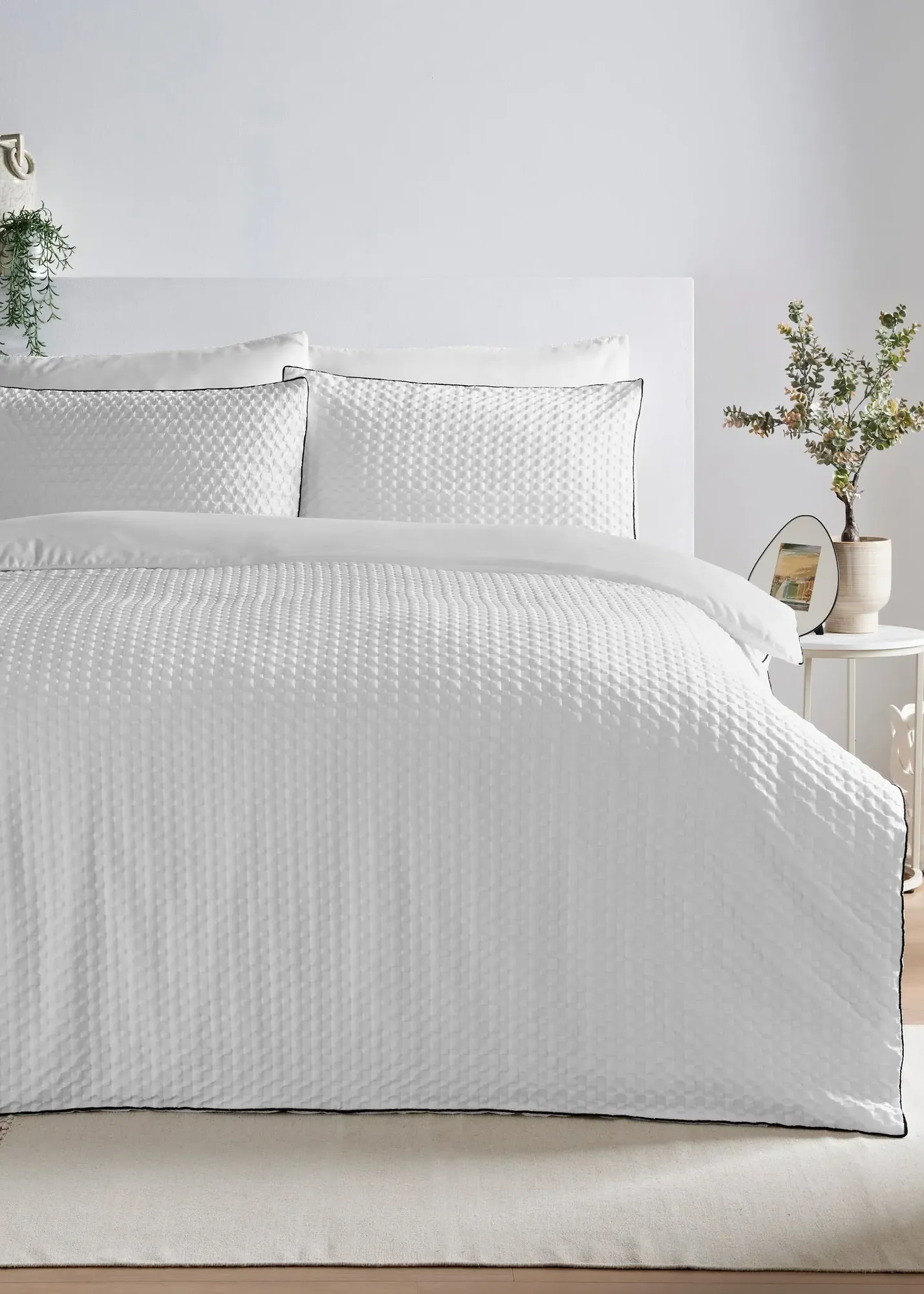 Monochrome Piped Textured Double Duvet Set - White product
