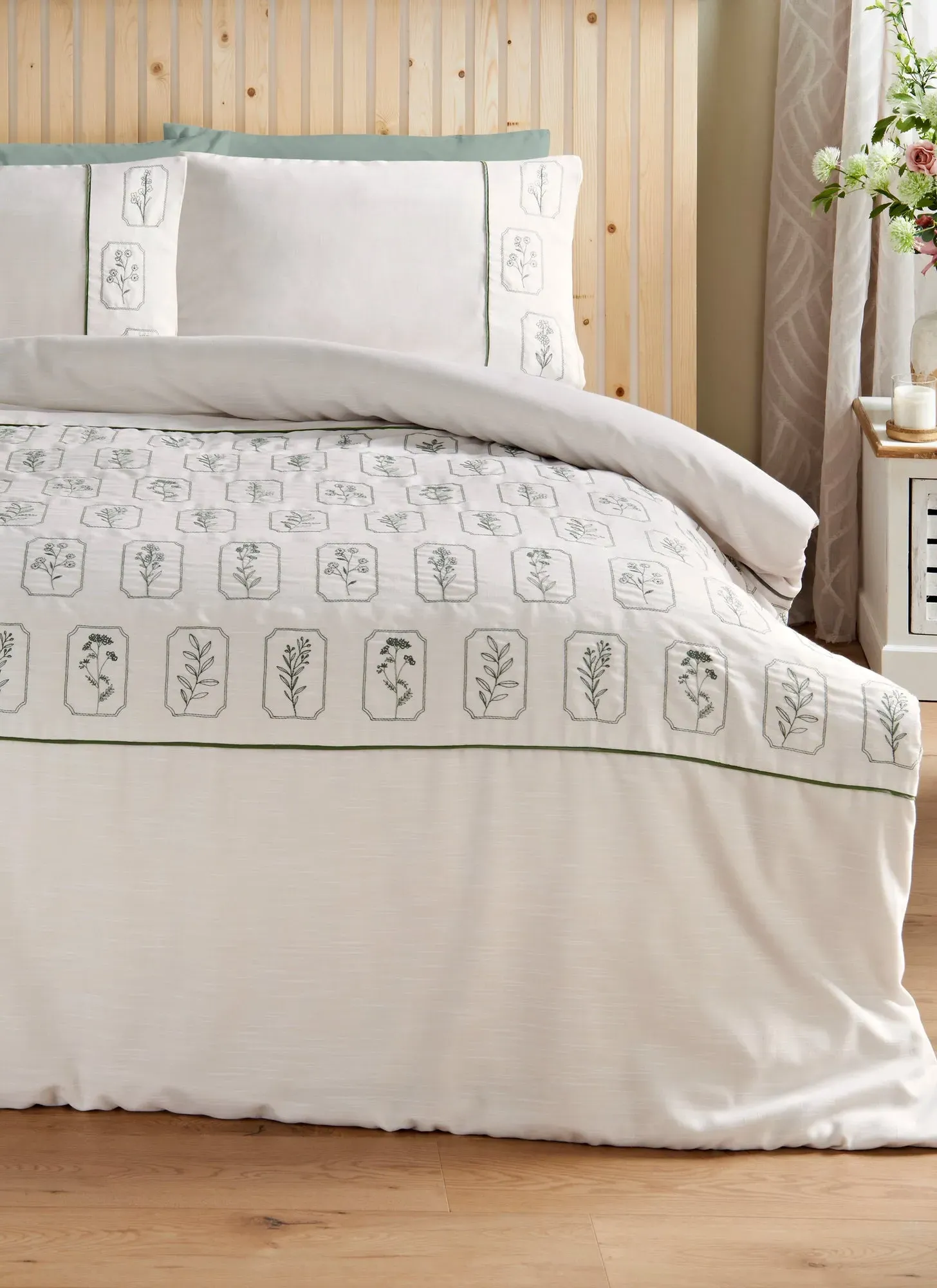 Natural Flower Embroidered Stamp Double Duvet Set - Brown product