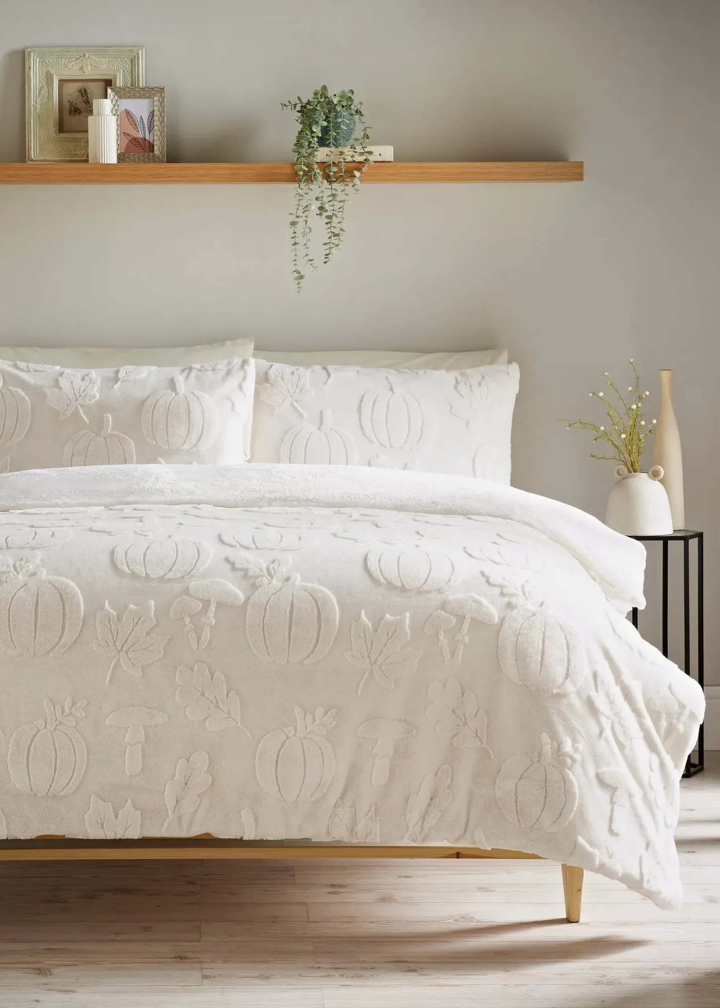 Pumpkin & Leaf Embossed Single Duvet Set - Cream, Fleece product