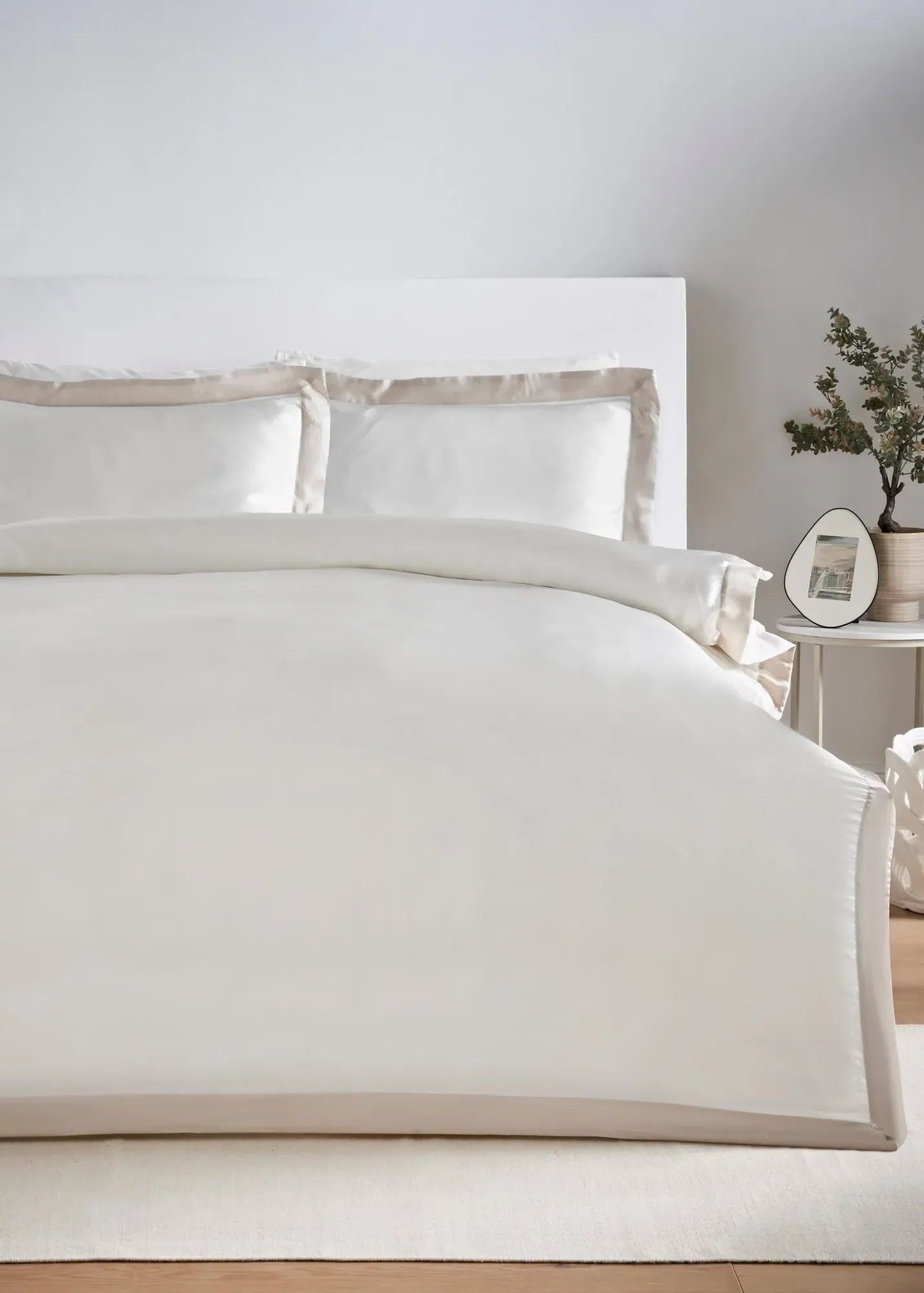 Silk Look Border Double Duvet Set - White product