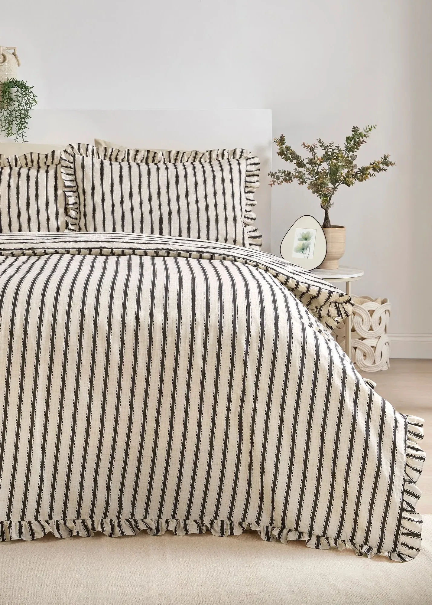 Striped Ruffled Duvet Set Super King Size - Black, White product